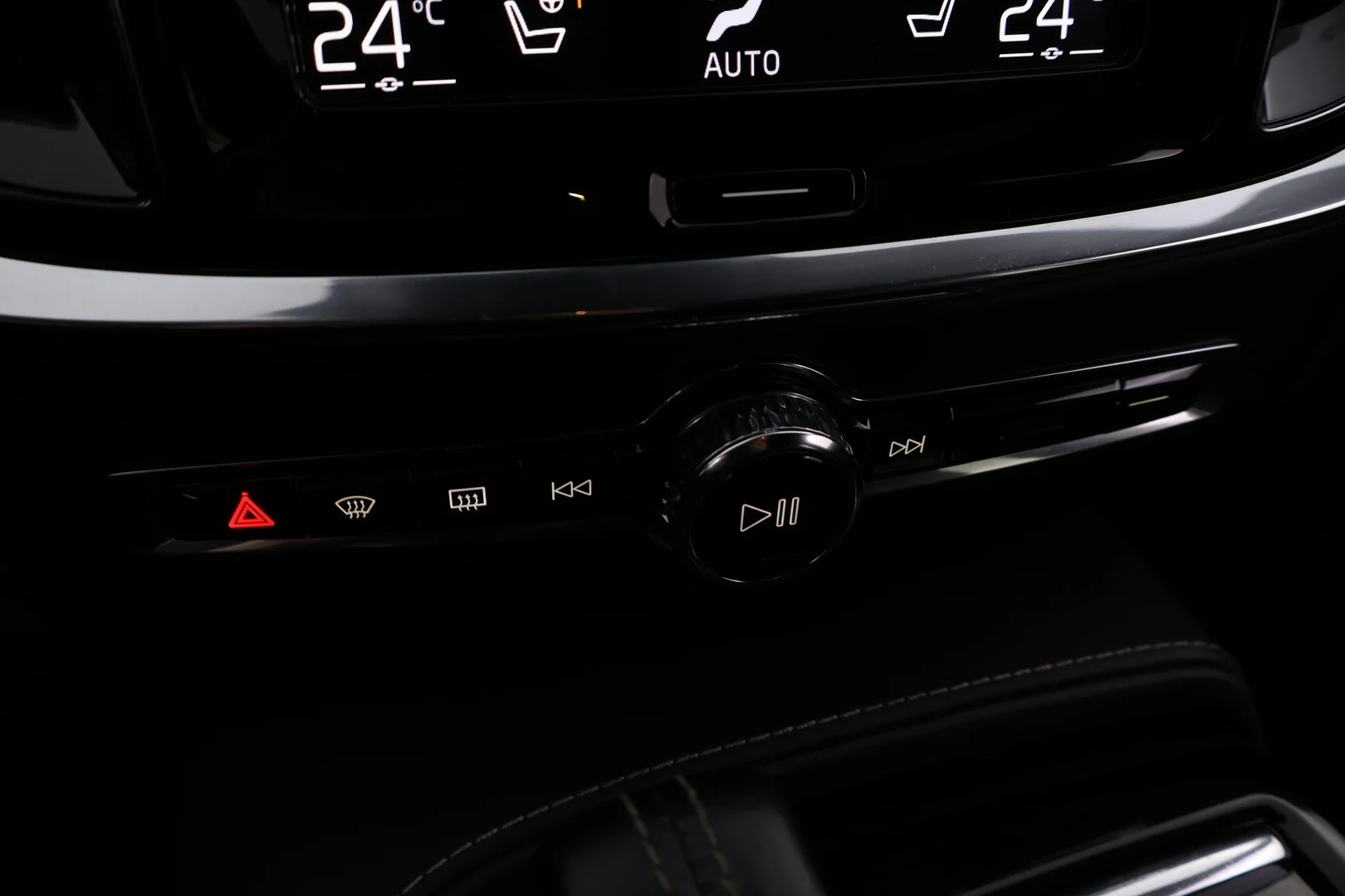 Car Image - 1tR7L4nBzhSkhwUS1mS2nc