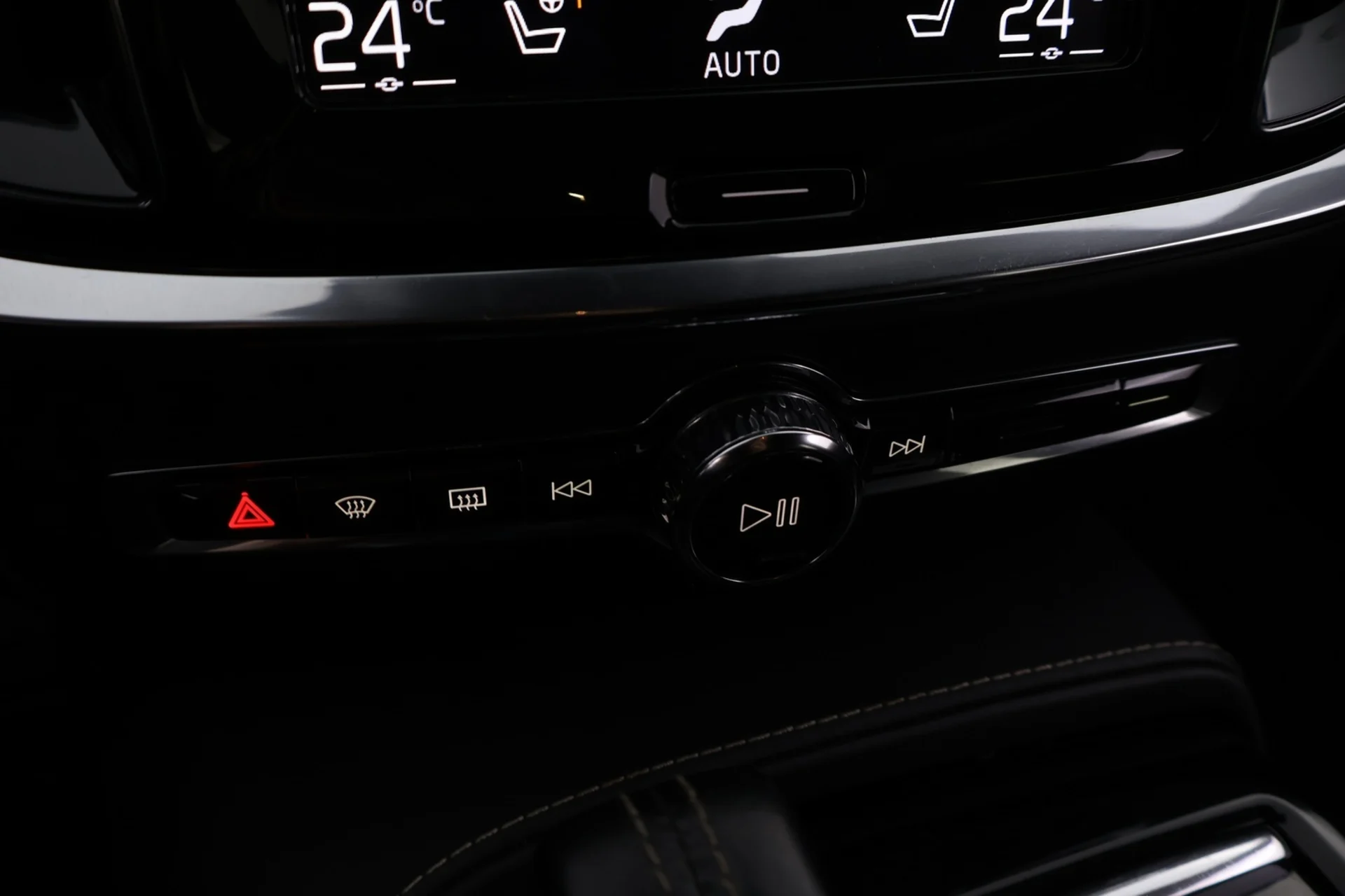 Car Image - 1tR7L4nBzhSkhwUS1mS2nc