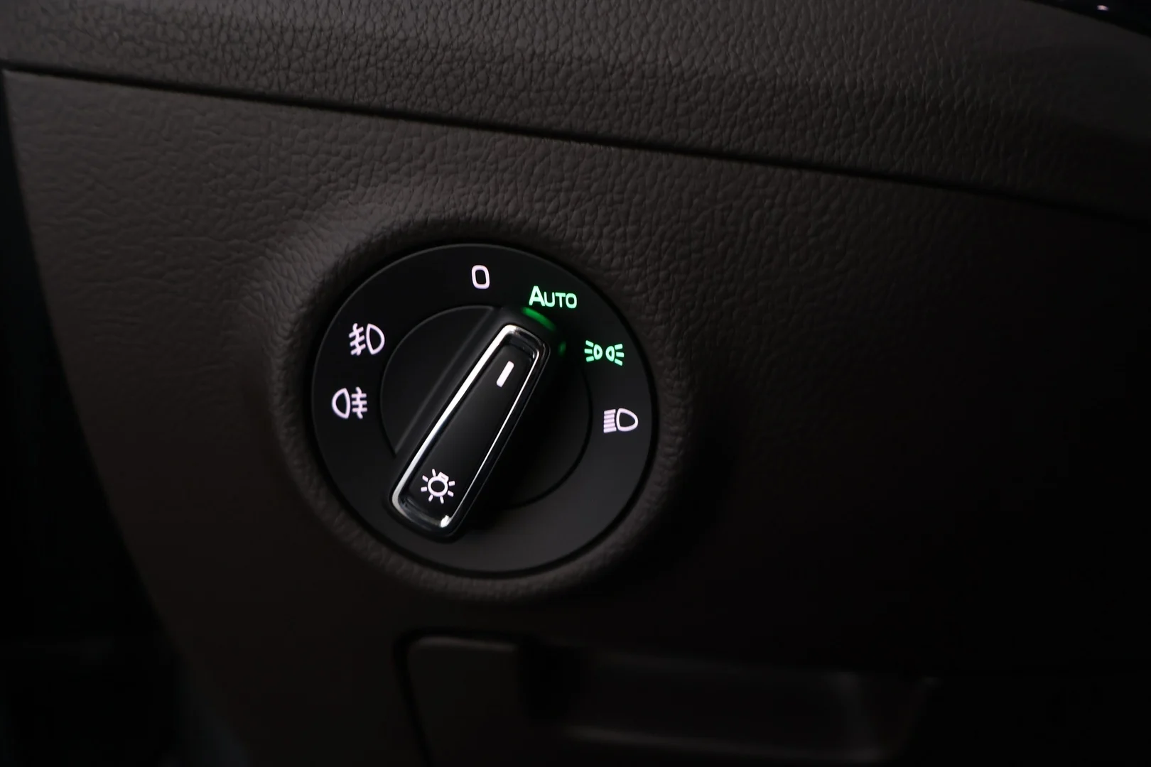 Car Image - 7i1J7vyGF02N9qBxZwgzNO