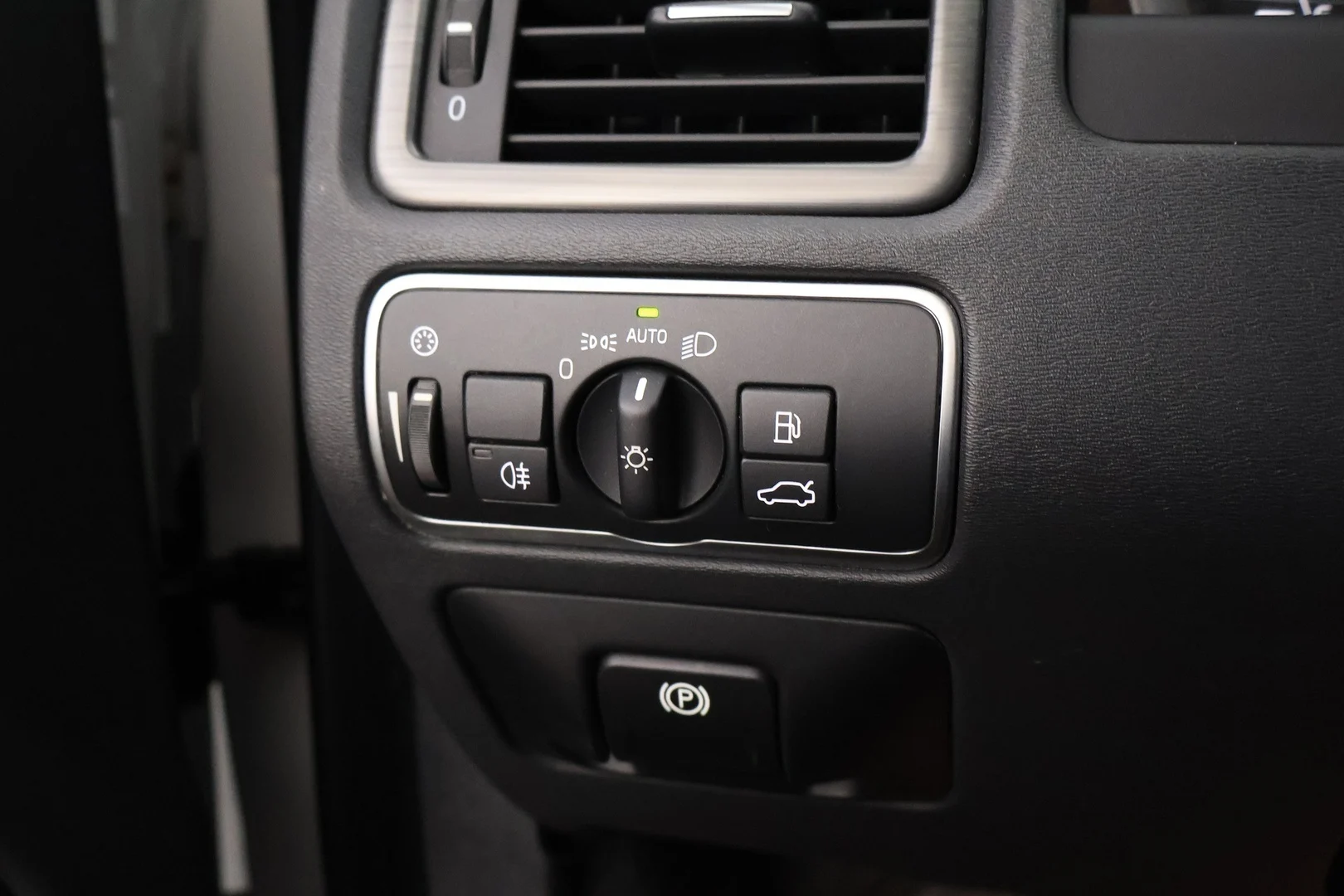 Car Image - 2xJmcEctD46TUCdCfnCL52