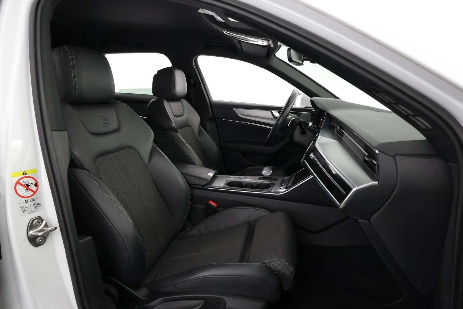 Car Image - JCFGhRlfQcGLBOLHjttXm