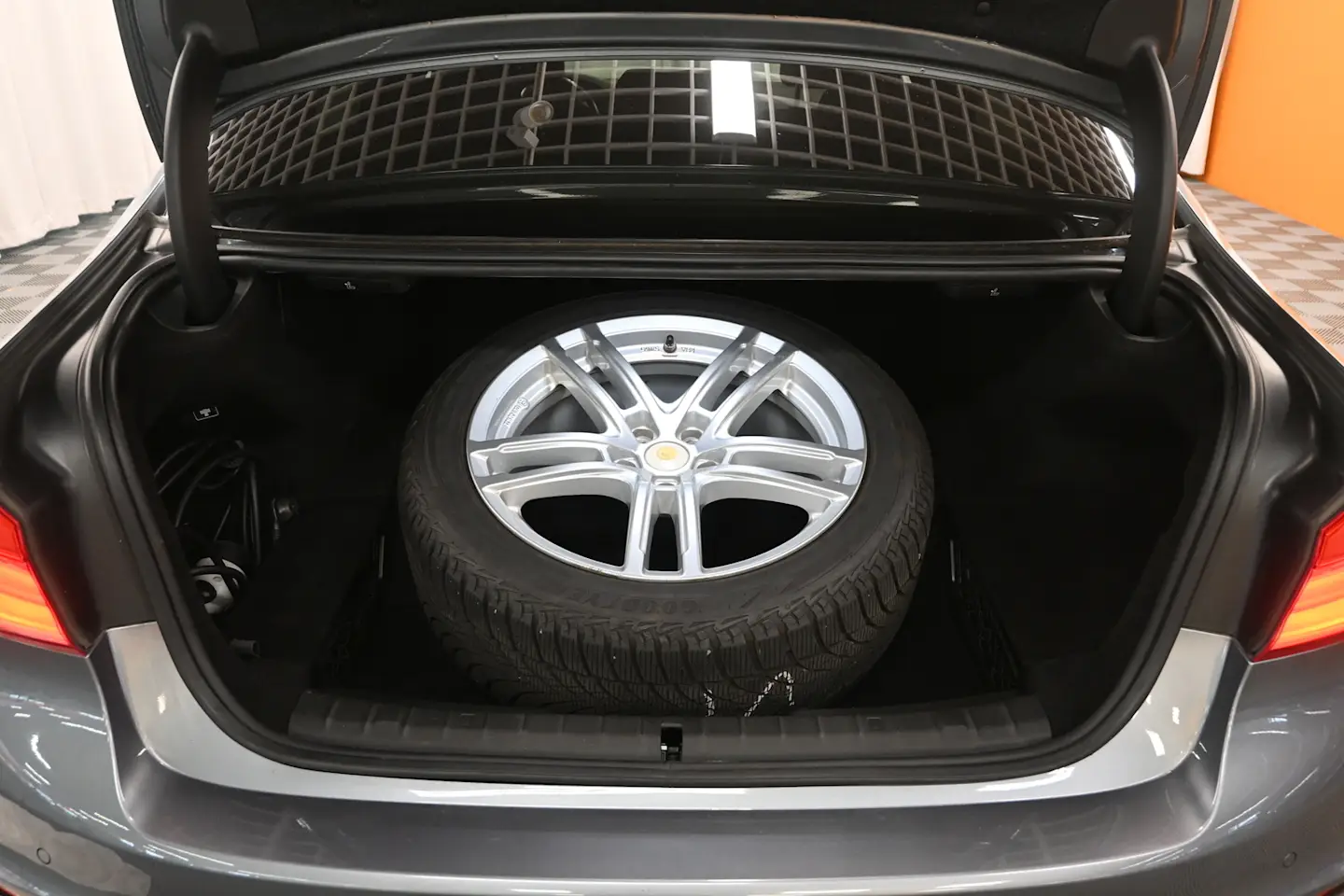 Car Image - 4oZVOgXCABymbNhKcO747j
