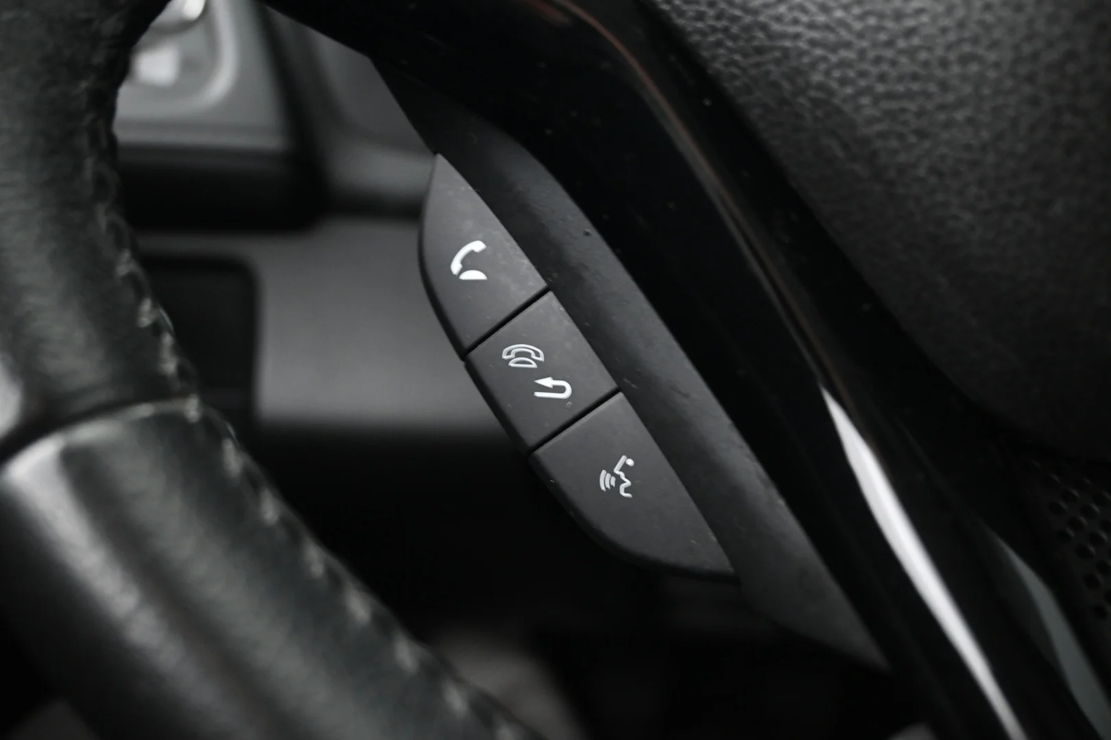 Car Image - 4rkJ7dNh5Fv1GIPFKMGBbd