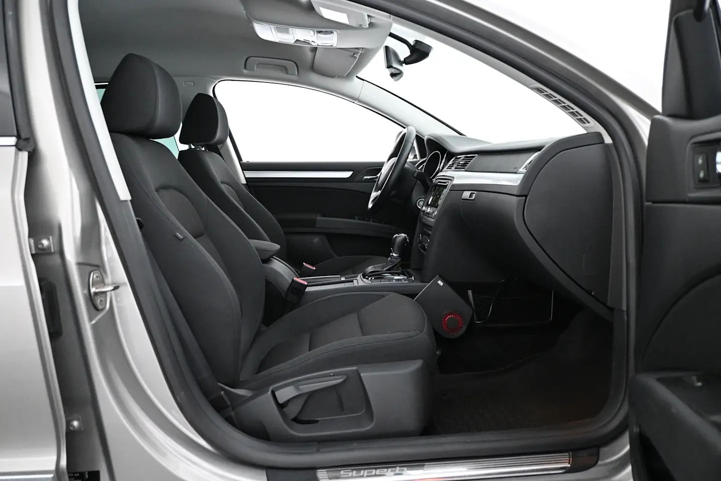 Car Image - 4WLE6v1XhPv6Drqj8eMHpn