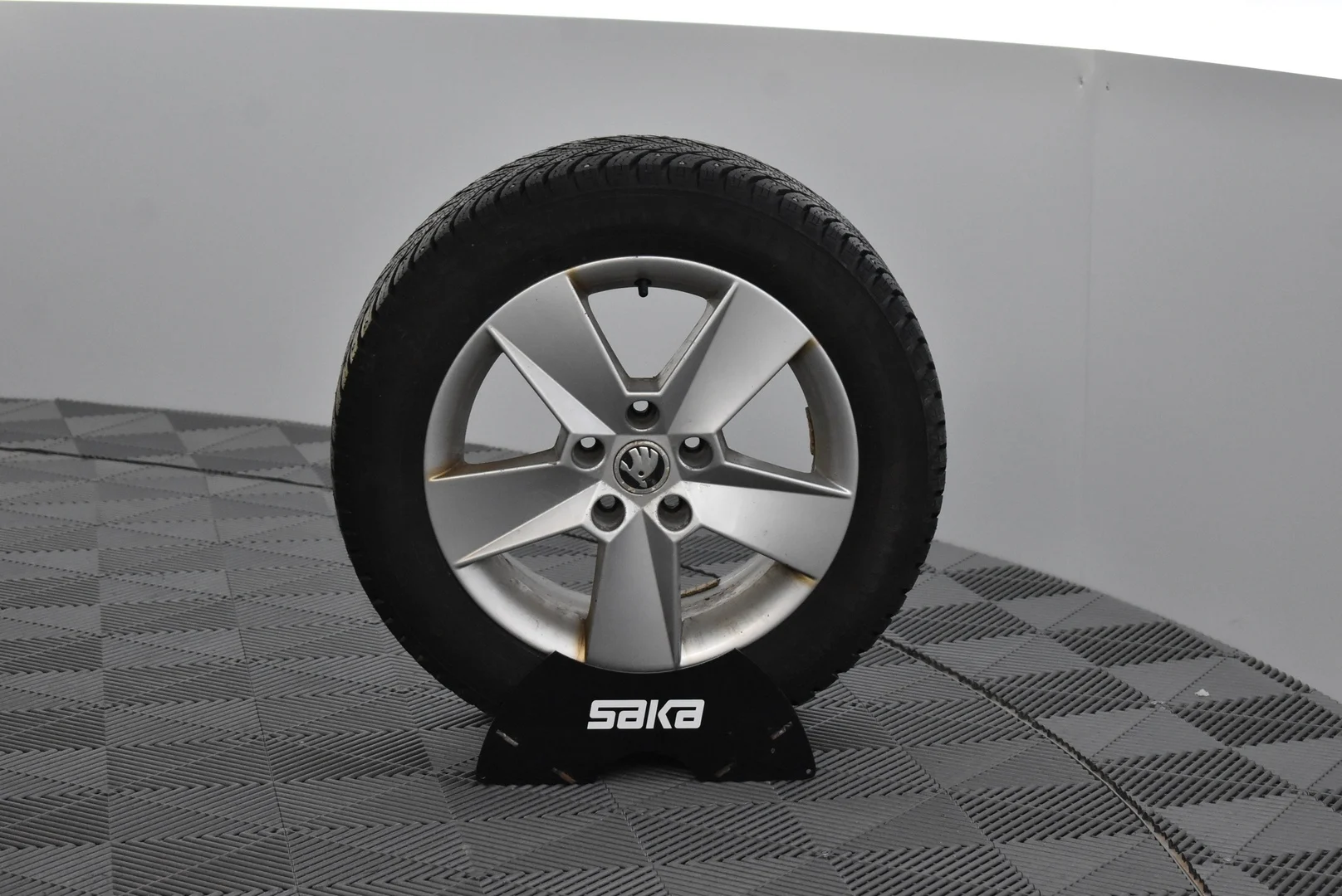 Car Image - 6onBqsp9EOSl7HUlkKAMA6