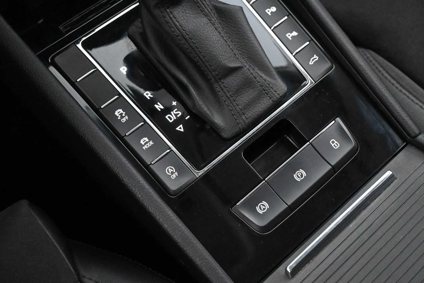 Car Image - gL70p8O1LgRdxLnnQ3AeD