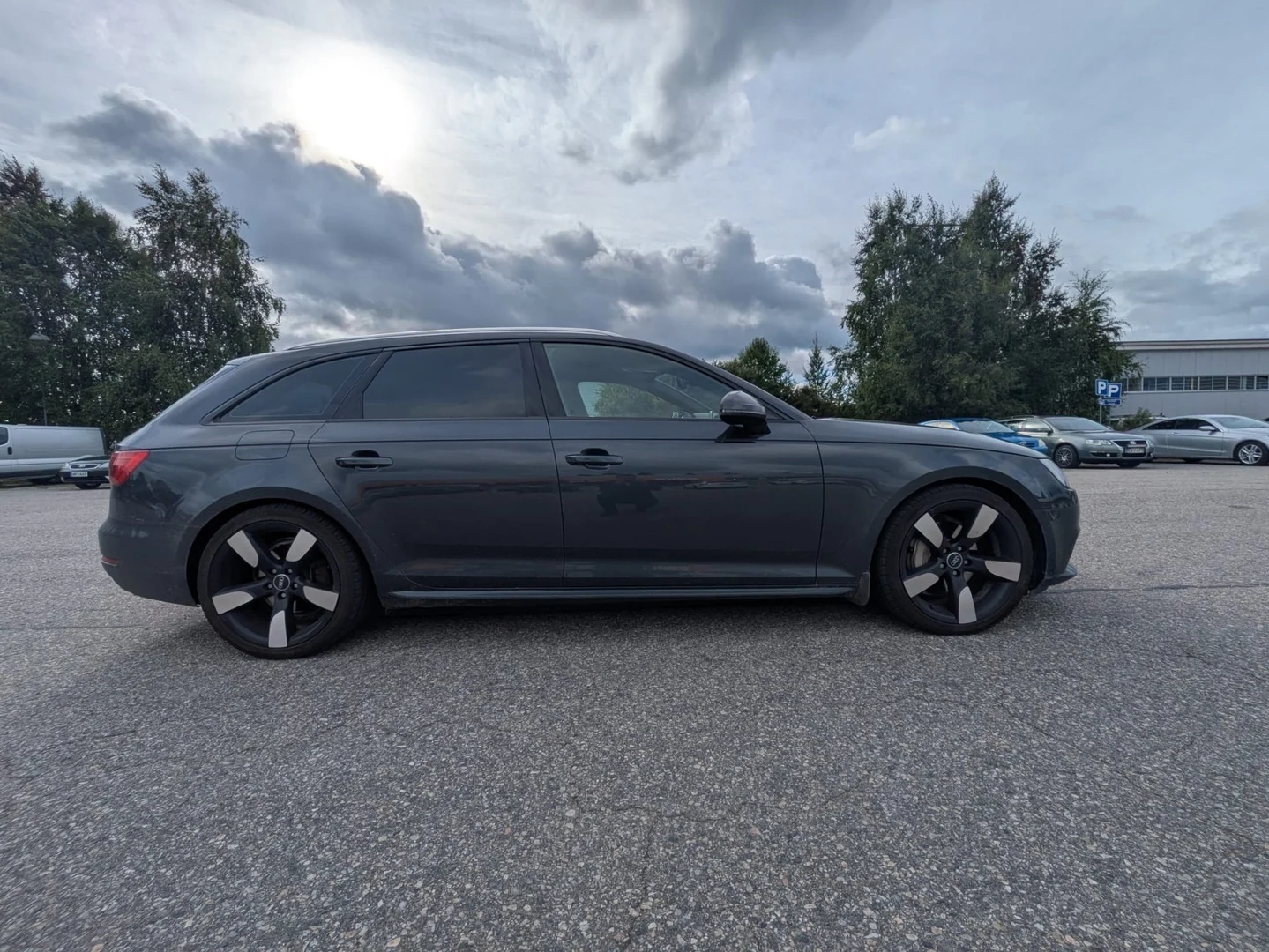 Car Image - 4EHQKX7iCwOX8tT5VdrZjU