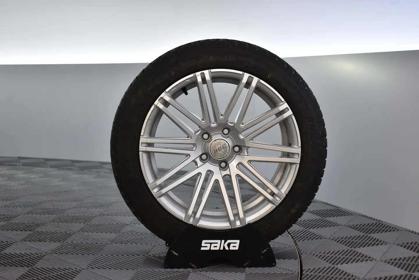 Car Image - 6X2cgM4Edlpp4tOanv3s17