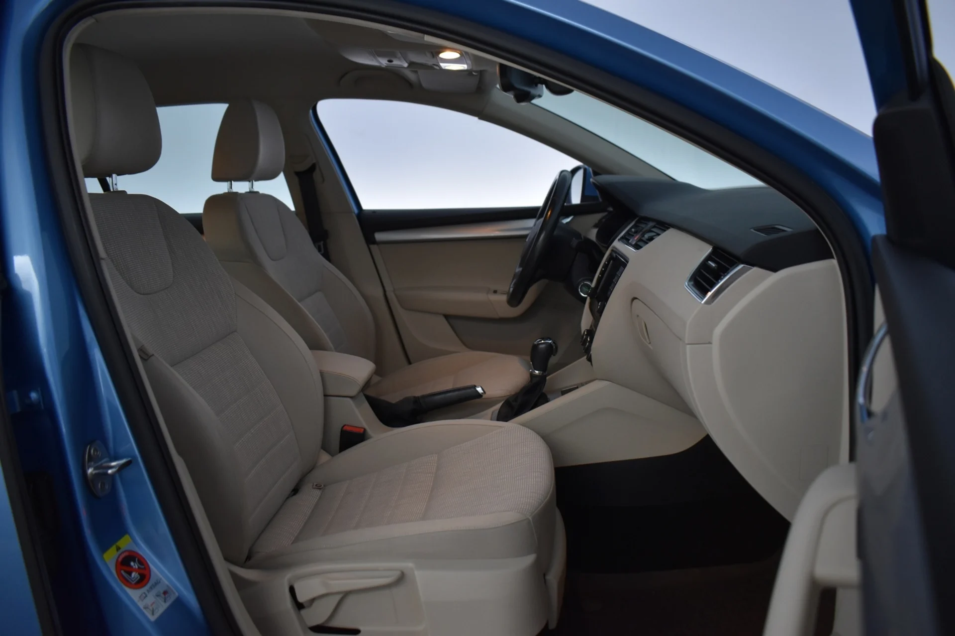 Car Image - 1YcPP6LFXDmxRB0YGDuGXX