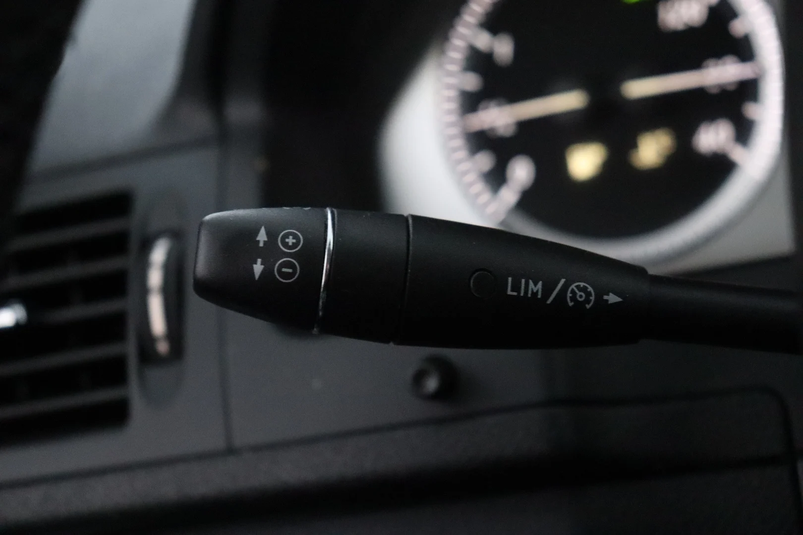 Car Image - 4QtBc7XJ2LVAp6dpCqZ0Pz