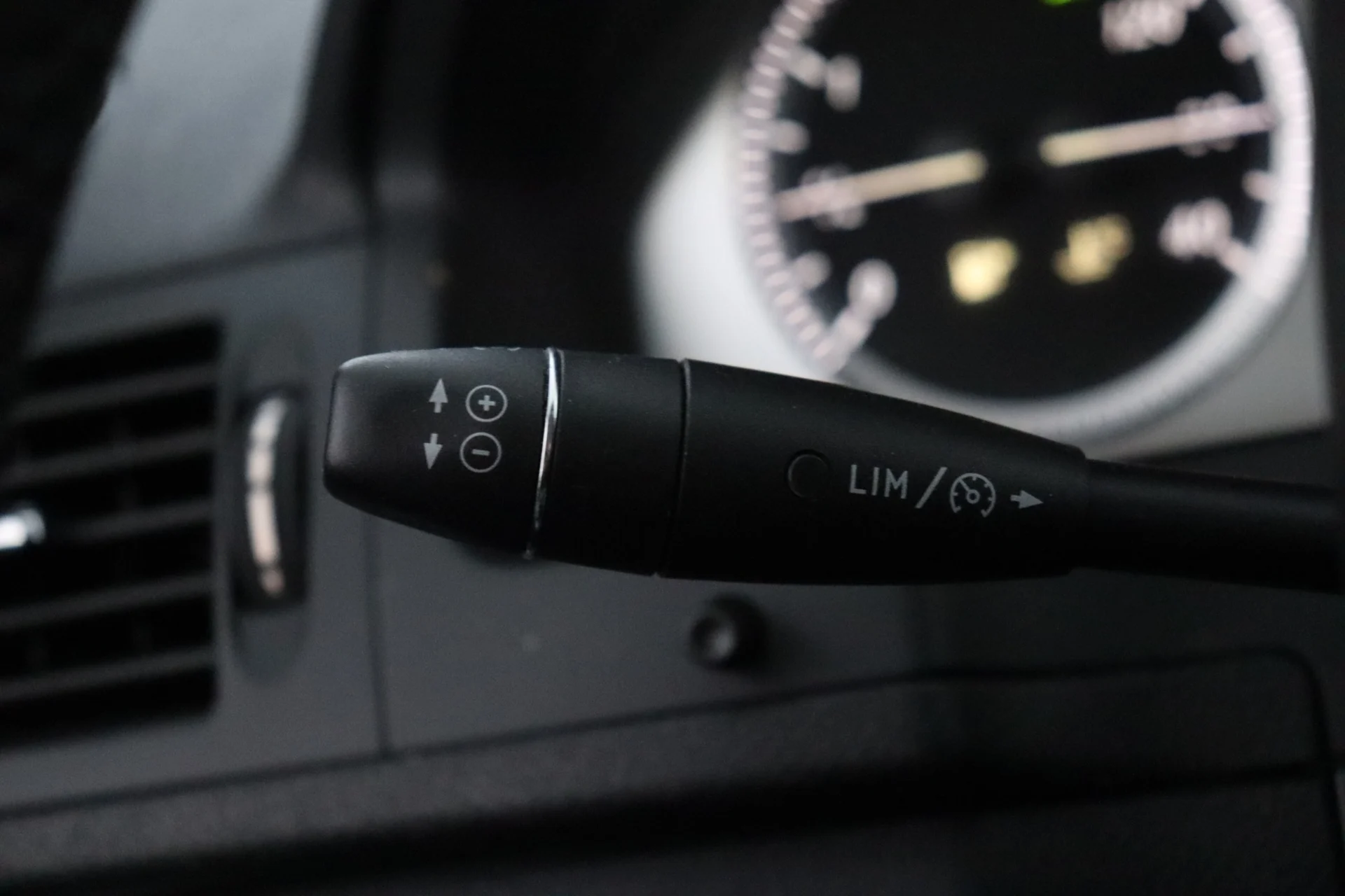 Car Image - 4QtBc7XJ2LVAp6dpCqZ0Pz