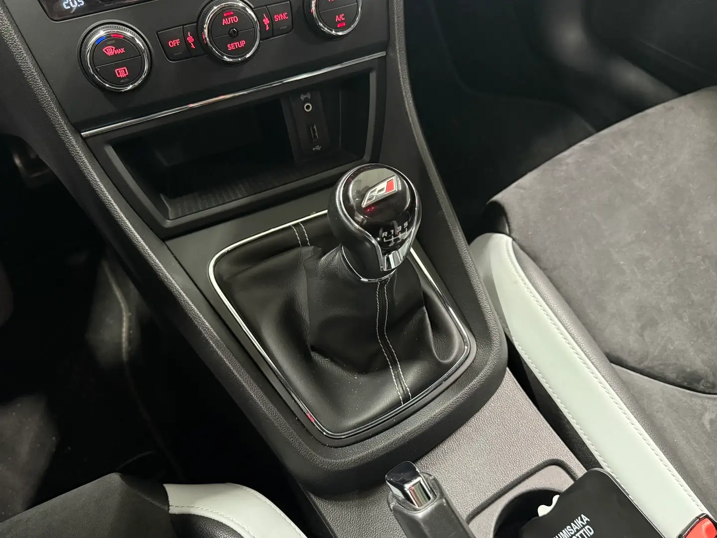Car Image - 7MIFnxDAPekjhOOh2ppQNT