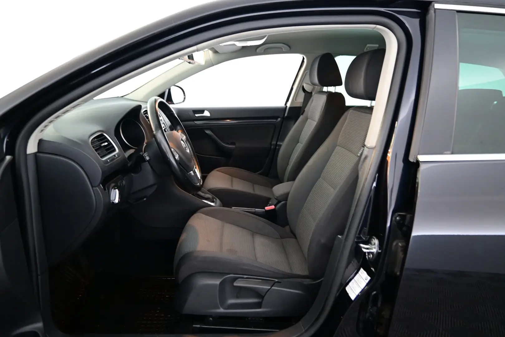 Car Image - 68T5PjglDj43dwq5Tocz7D