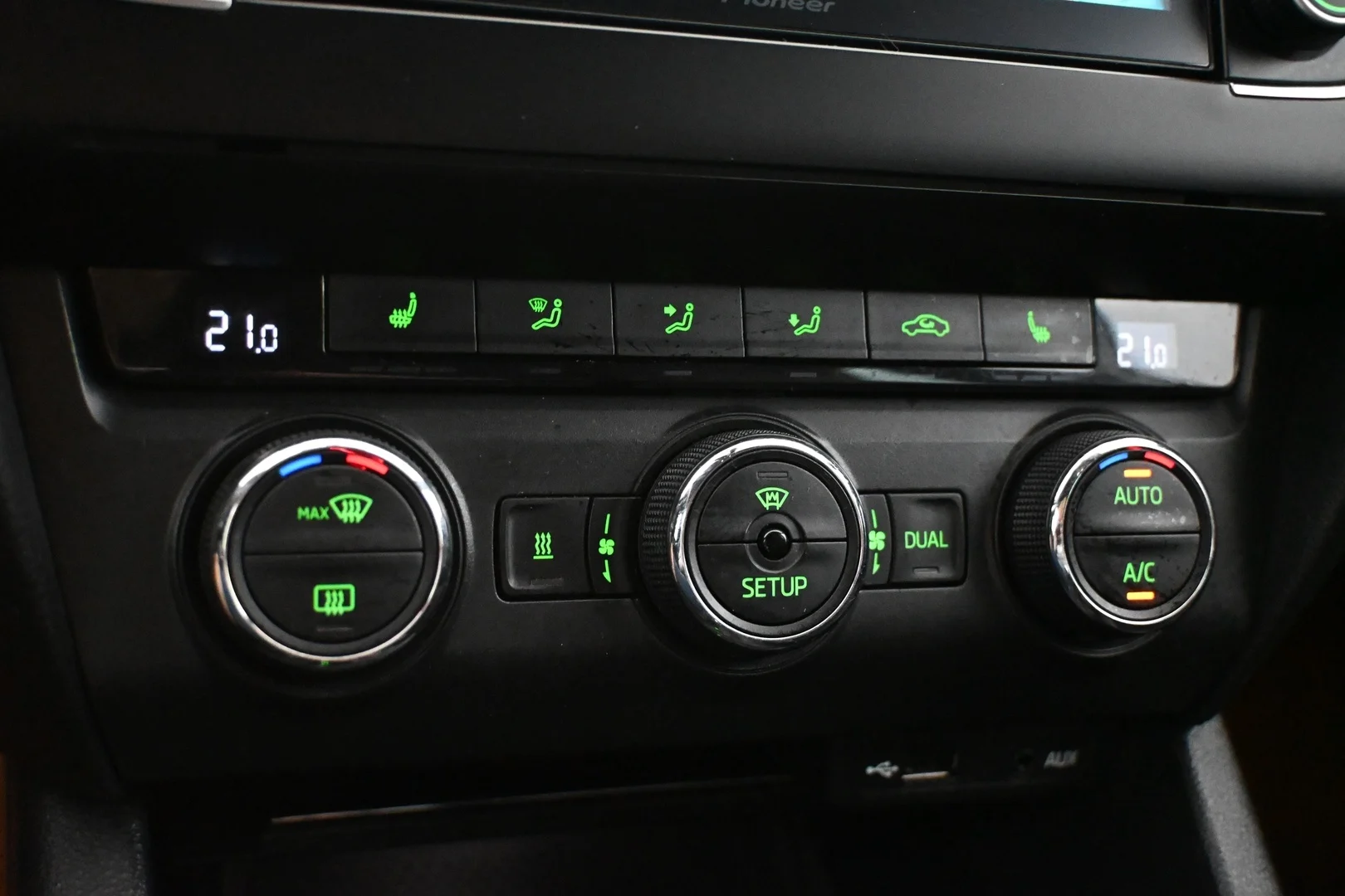 Car Image - A19UcqlAcV44igIqJ5sZL