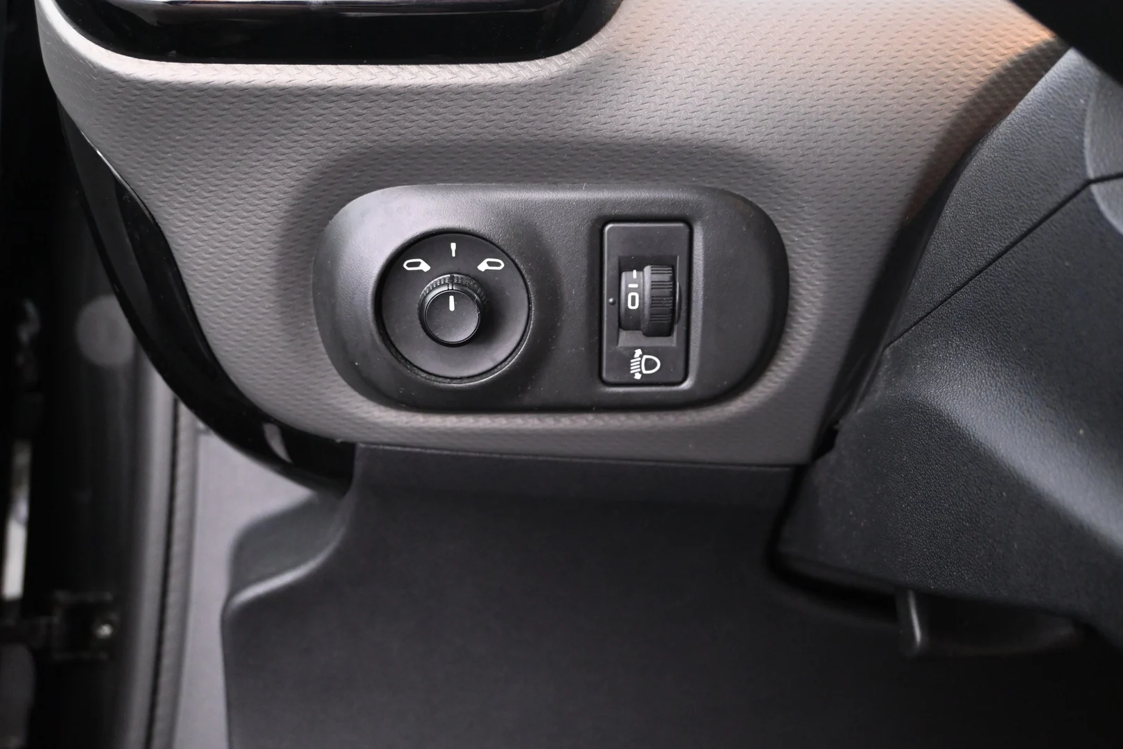 Car Image - 4yQmHNicSnajcJHdQ1P5mT