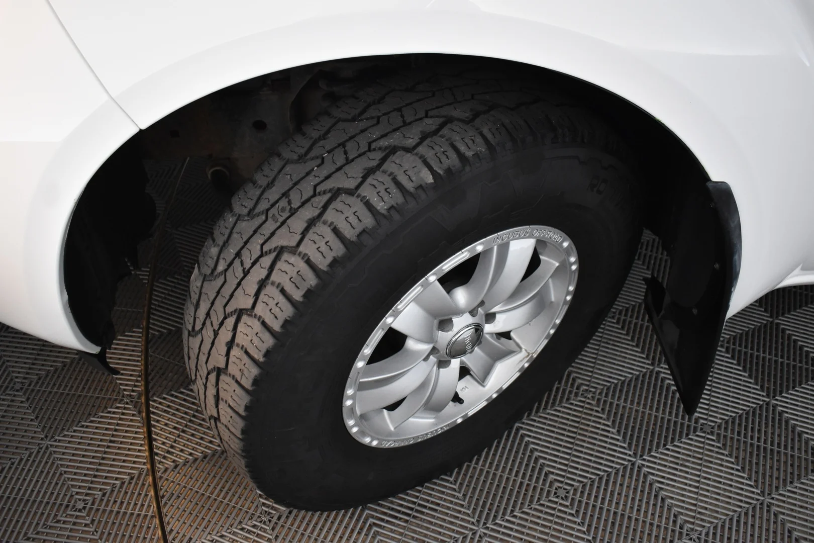 Car Image - 3N6RJrFDMpZYYcAb3P4zXp