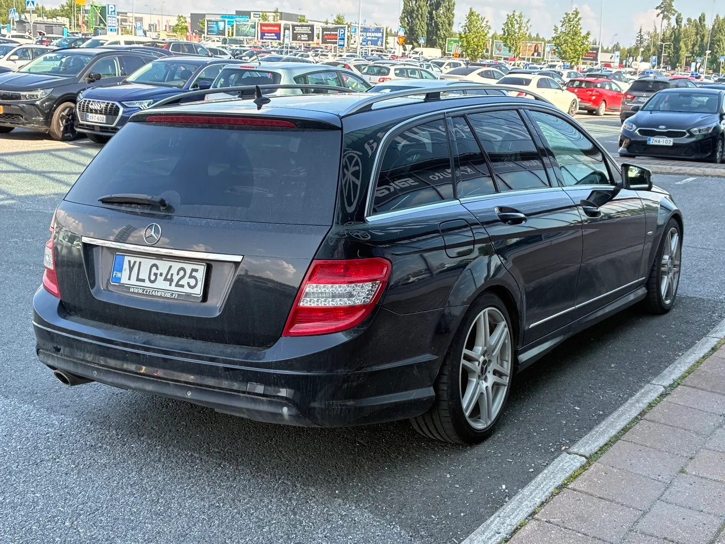 Car Image - 44ZbySEl7xmF8zj8t18bZp