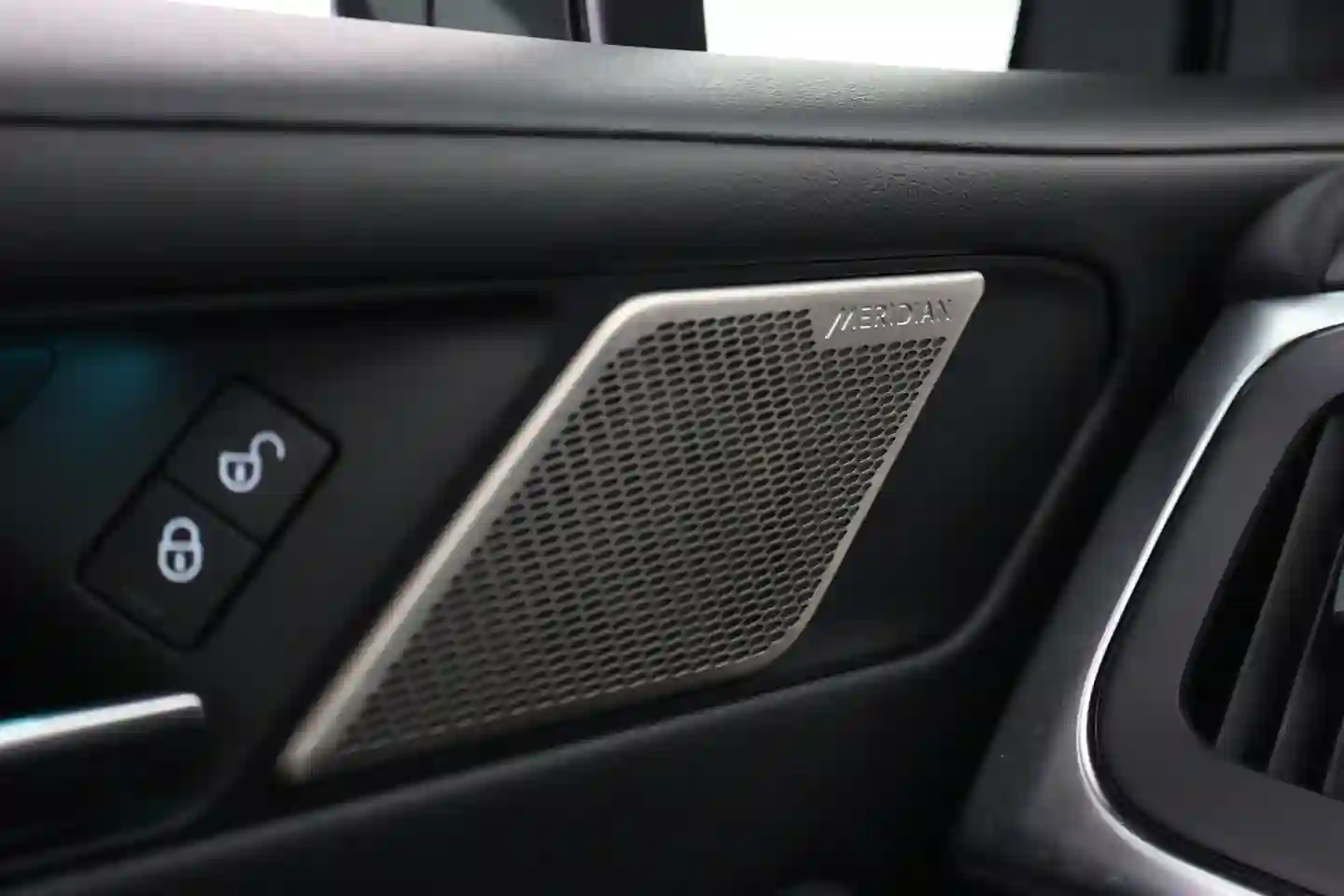Car Image - 2hAHKai5phMy5BXOi1t521