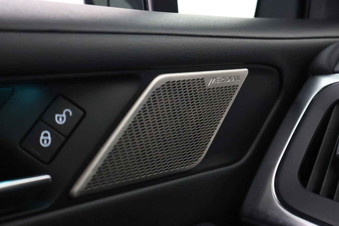 Car Image - 2hAHKai5phMy5BXOi1t521