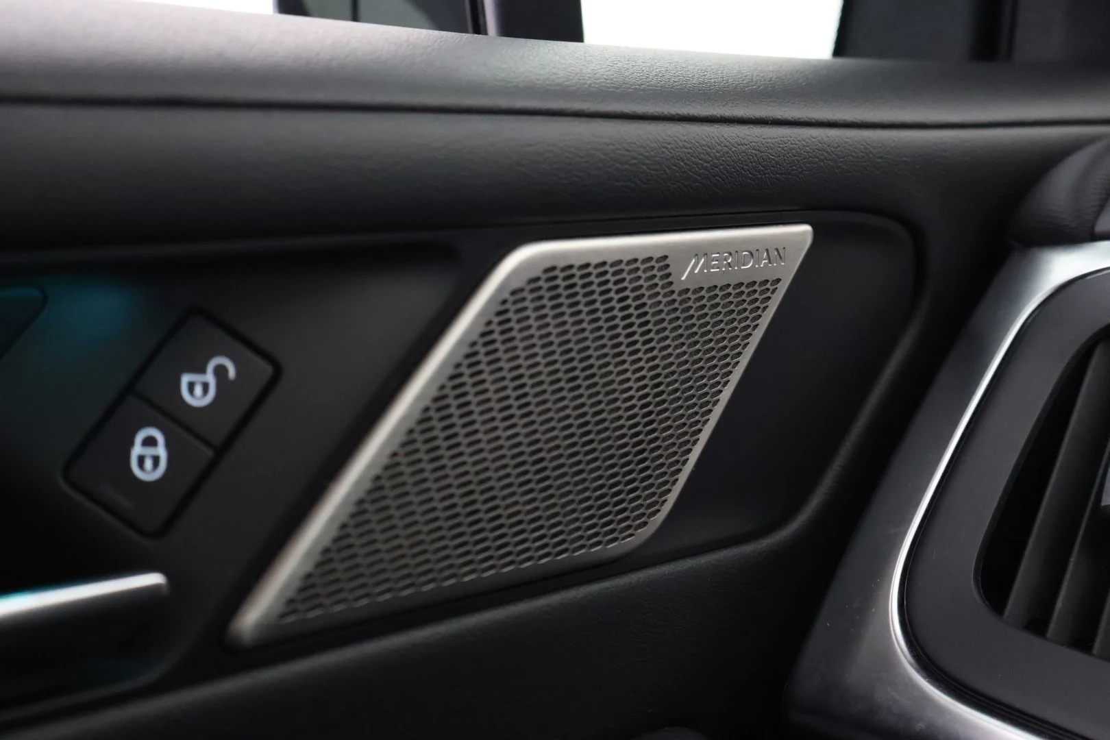 Car Image - 2hAHKai5phMy5BXOi1t521
