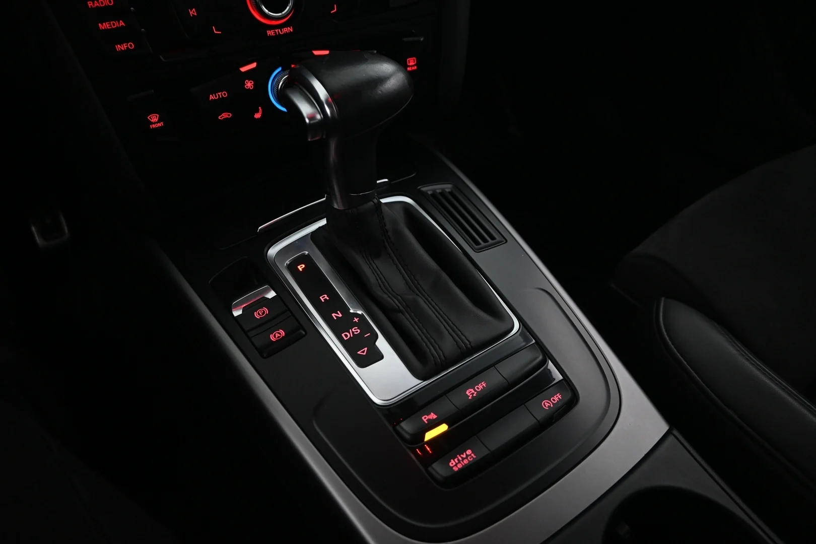 Car Image - 2Sz2aKaastegazrgModa4B