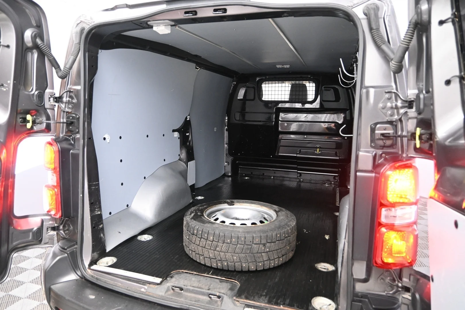 Car Image - 54n9neDxX7Dd7JbydJZxhR