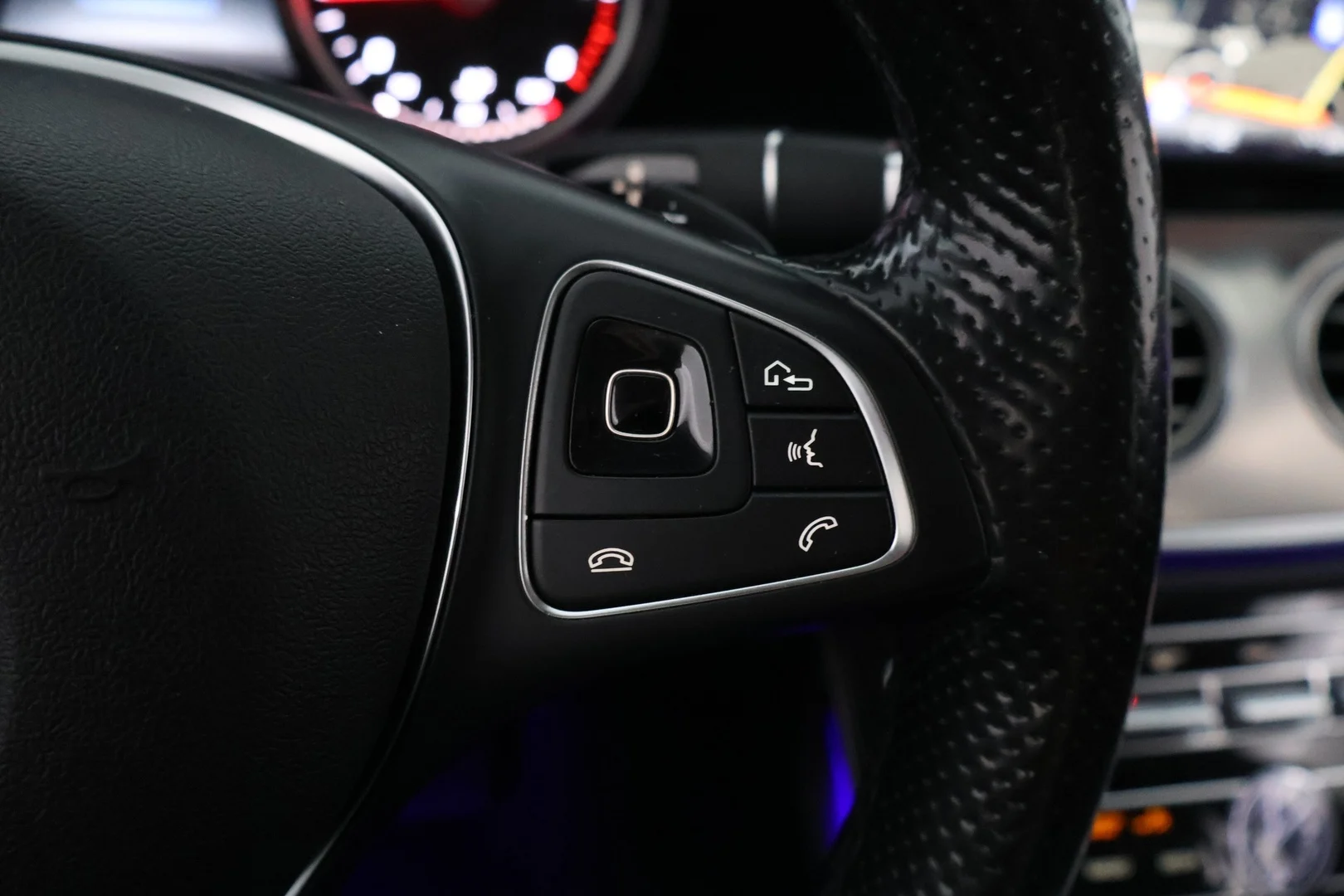 Car Image - qhprAybFkfrH5PCTkSUxL