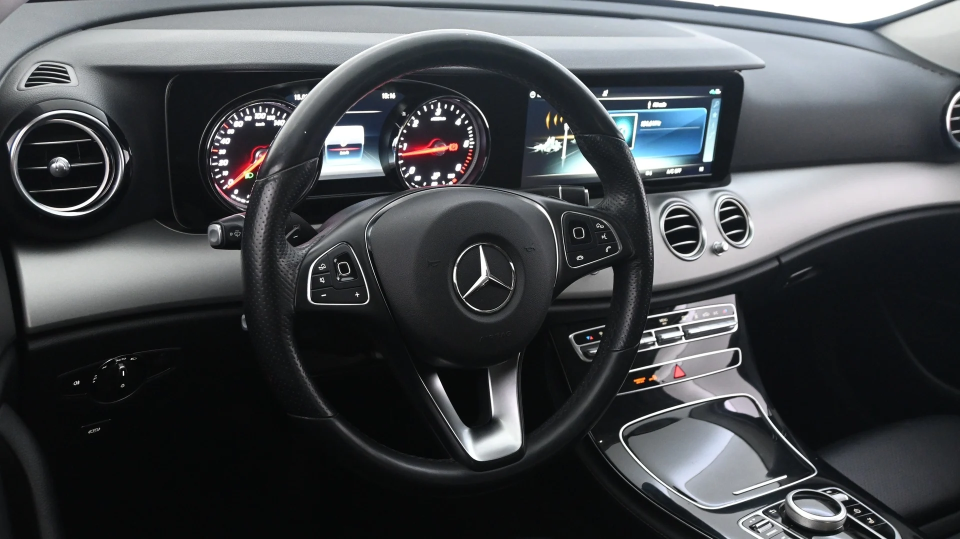 Car Image - 8L0874qgeRm7tTSjMMb4x