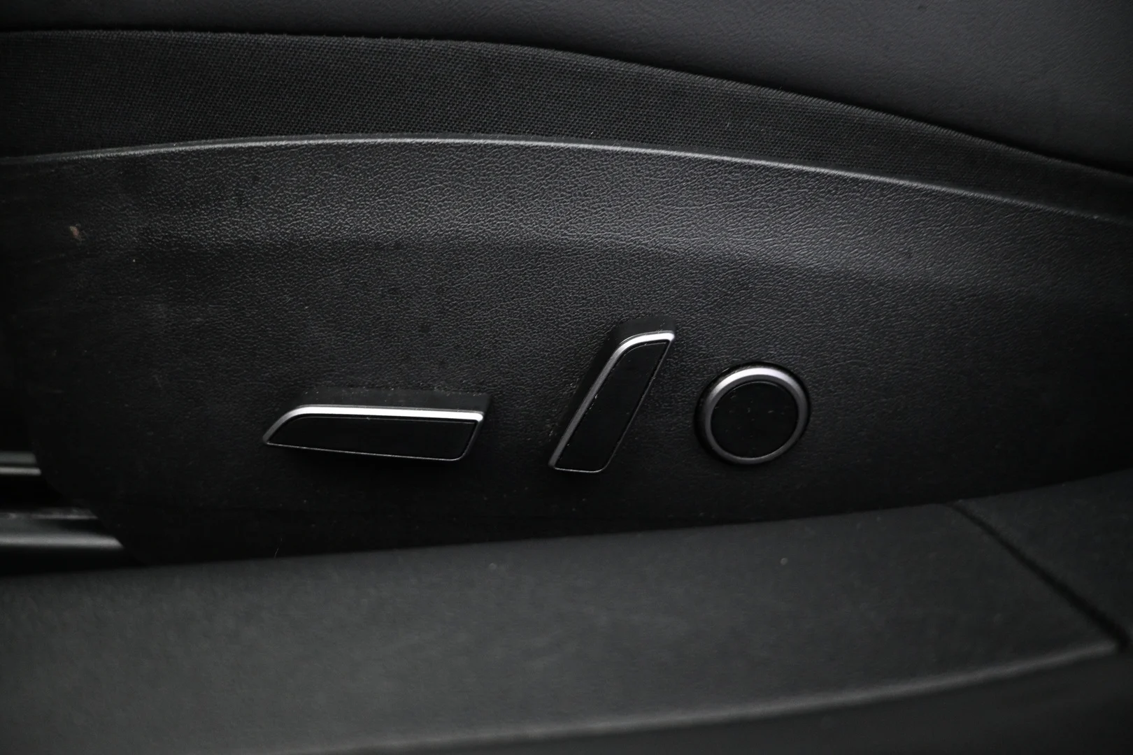 Car Image - 2c3A2yztsy4cCuXi5v33r8
