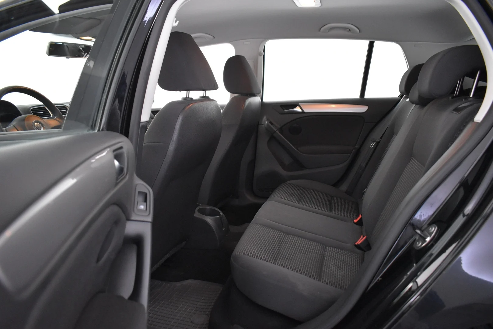 Car Image - 6Z1PQNSOHinvNBGy5Jsa4F
