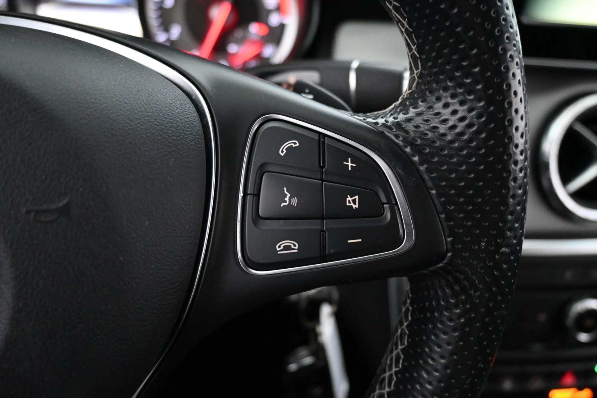 Car Image - 7na0F1B3BPEX4jAKqndrE5