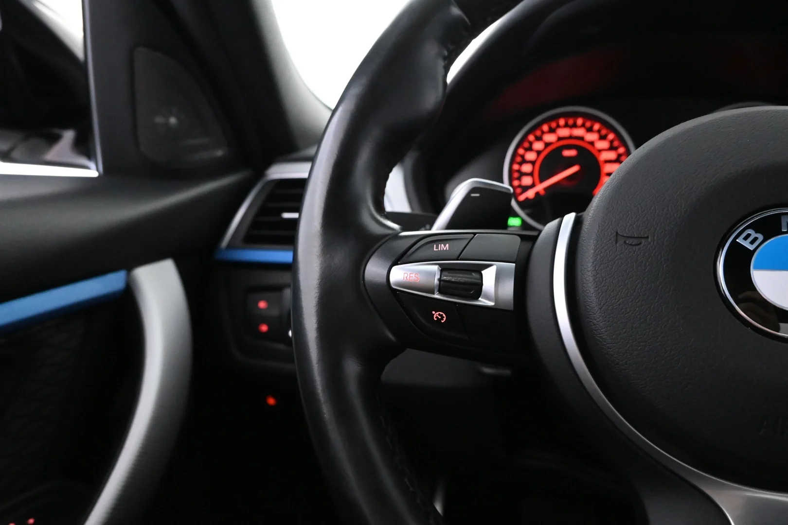 Car Image - 37dHMOSiu8qbABgxg9GzKp