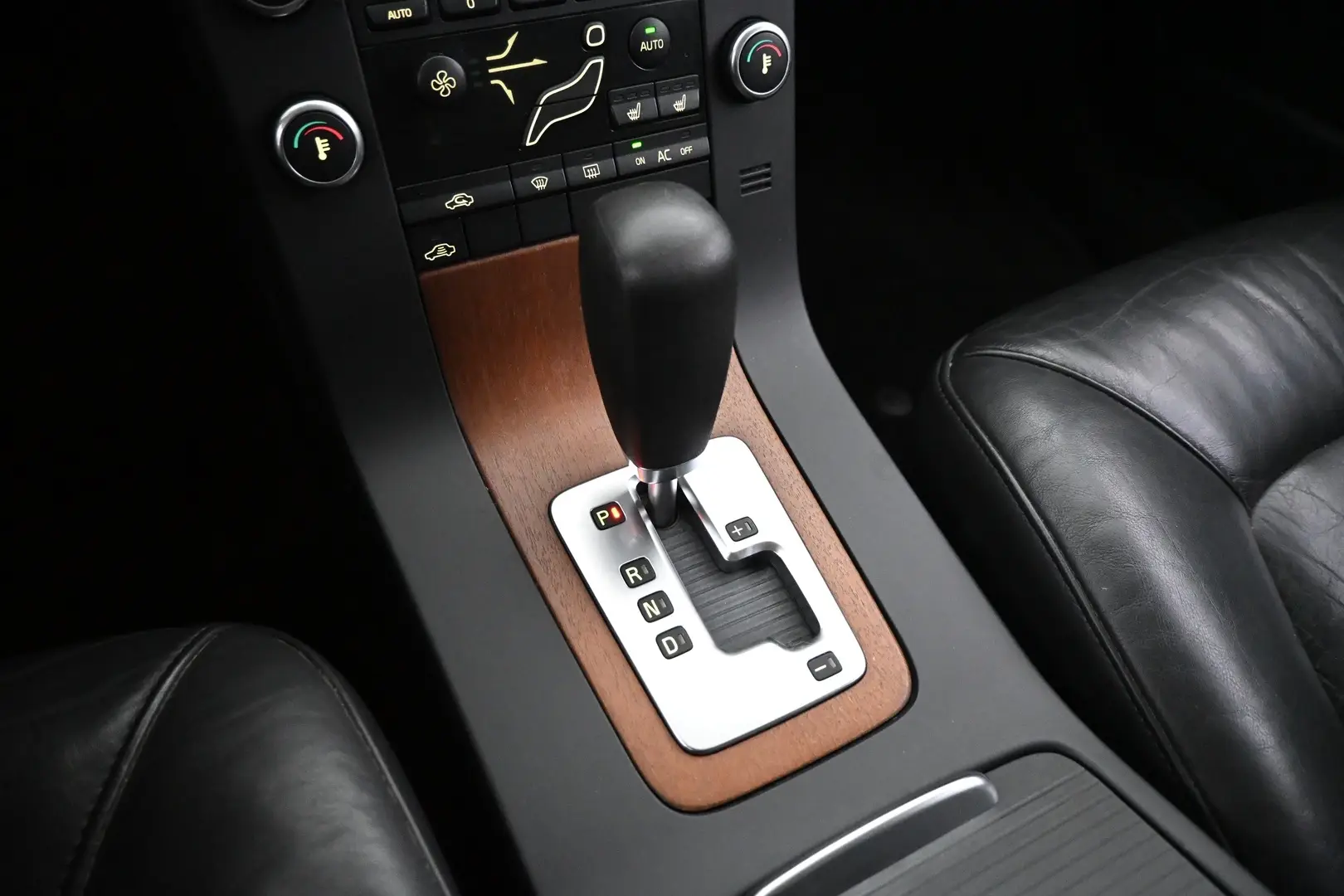 Car Image - e9DVzcqm4kkaPg2FNxUNx