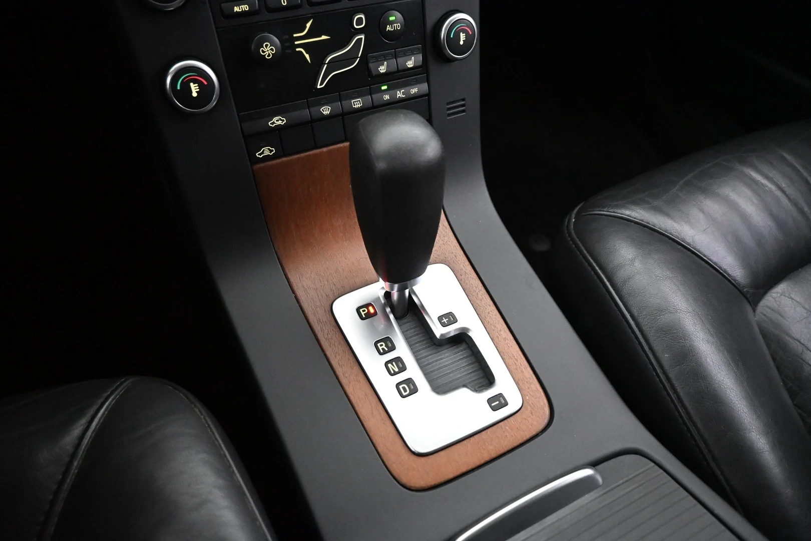 Car Image - e9DVzcqm4kkaPg2FNxUNx