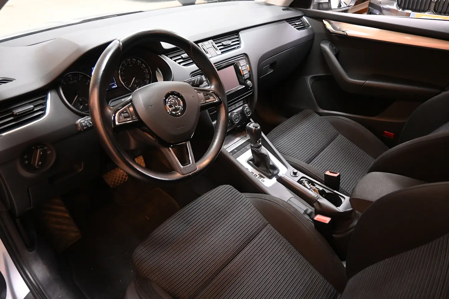 Car Image - 1O4ky3nPak7rU5HlWJGSs1