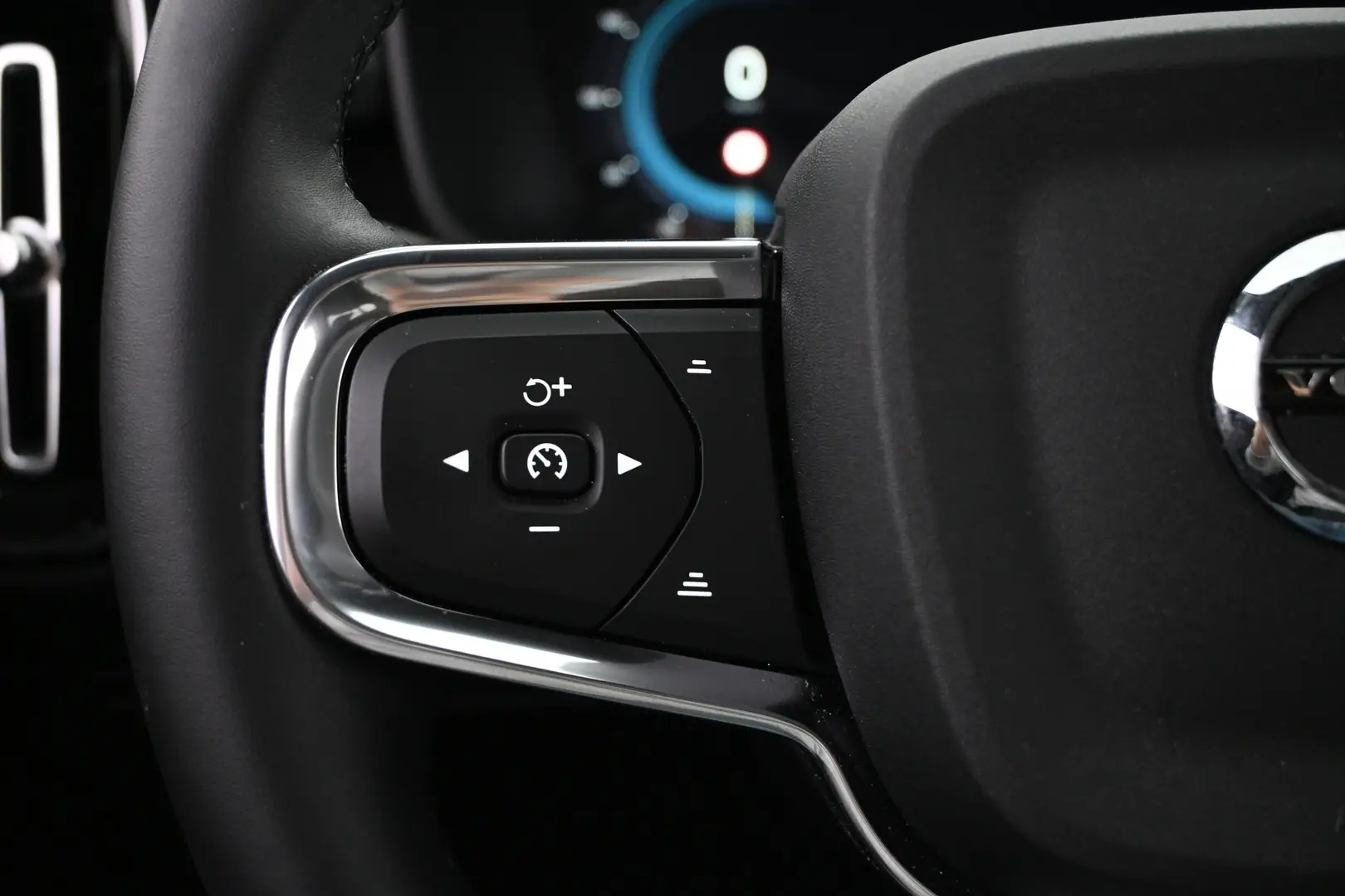 Car Image - 1omumJLRPJrHw5OWv9LHxW