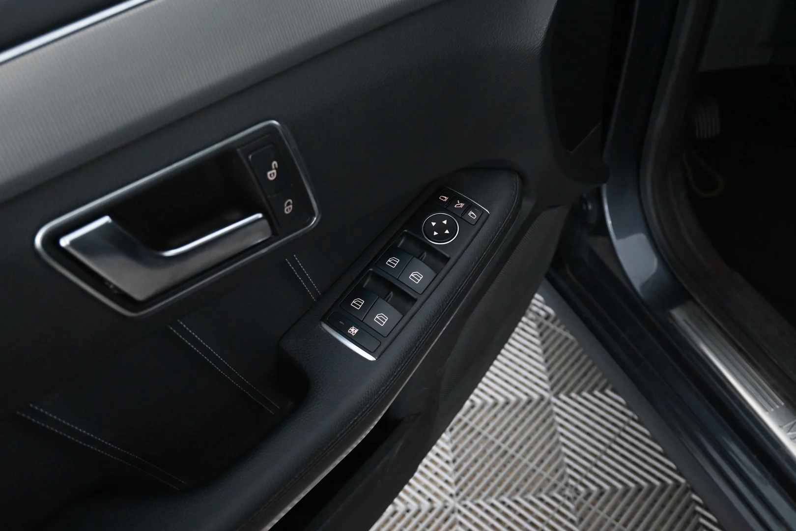 Car Image - 3VddRxYoErE5hZ0FpxZrZz
