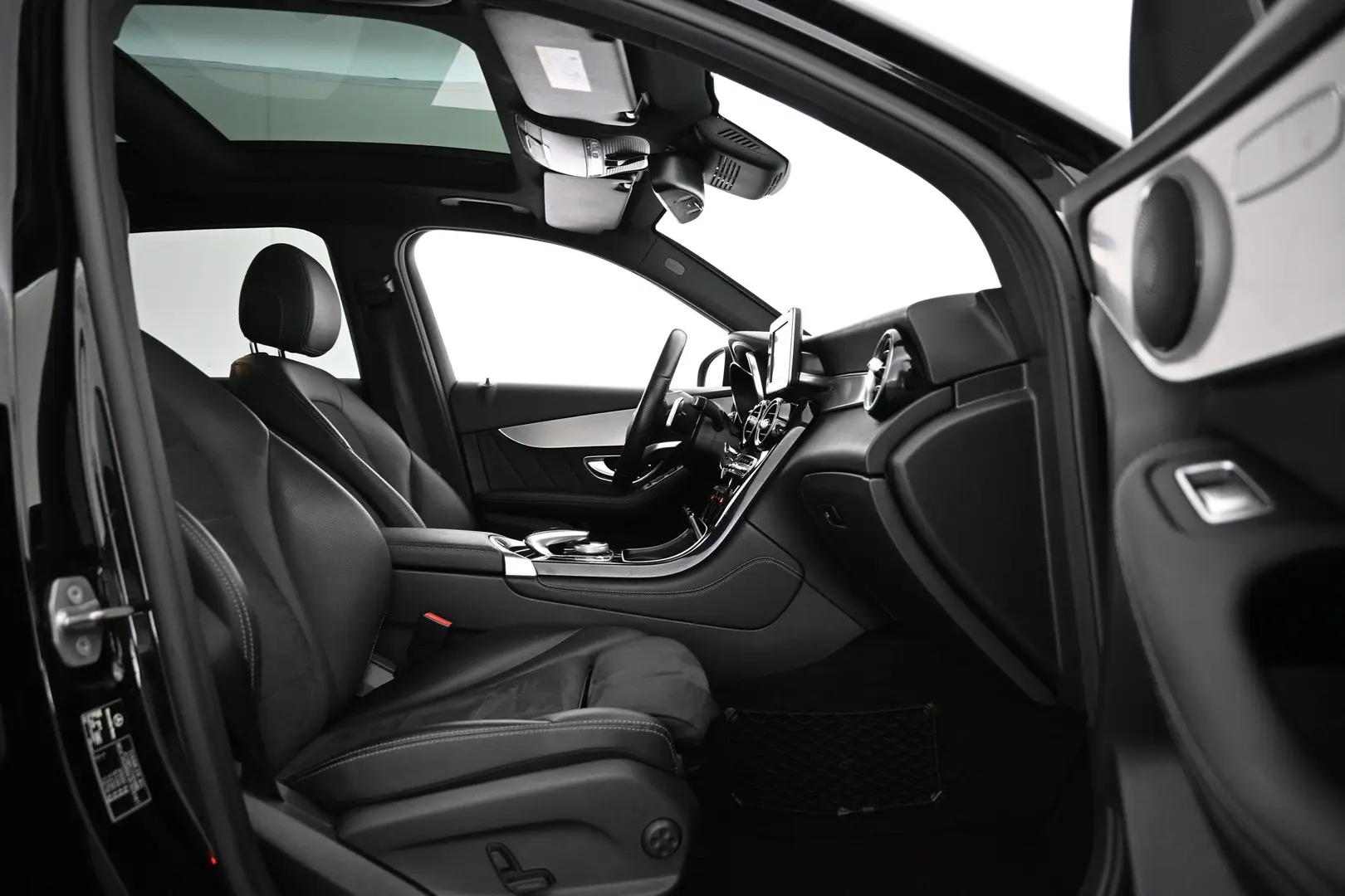 Car Image - cl2Icri9YlUb72I7zpfOd