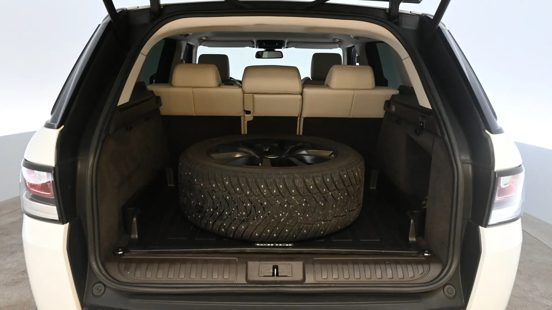 Car Image - 7fwqLXsFxd5ZdaLkh1emn1