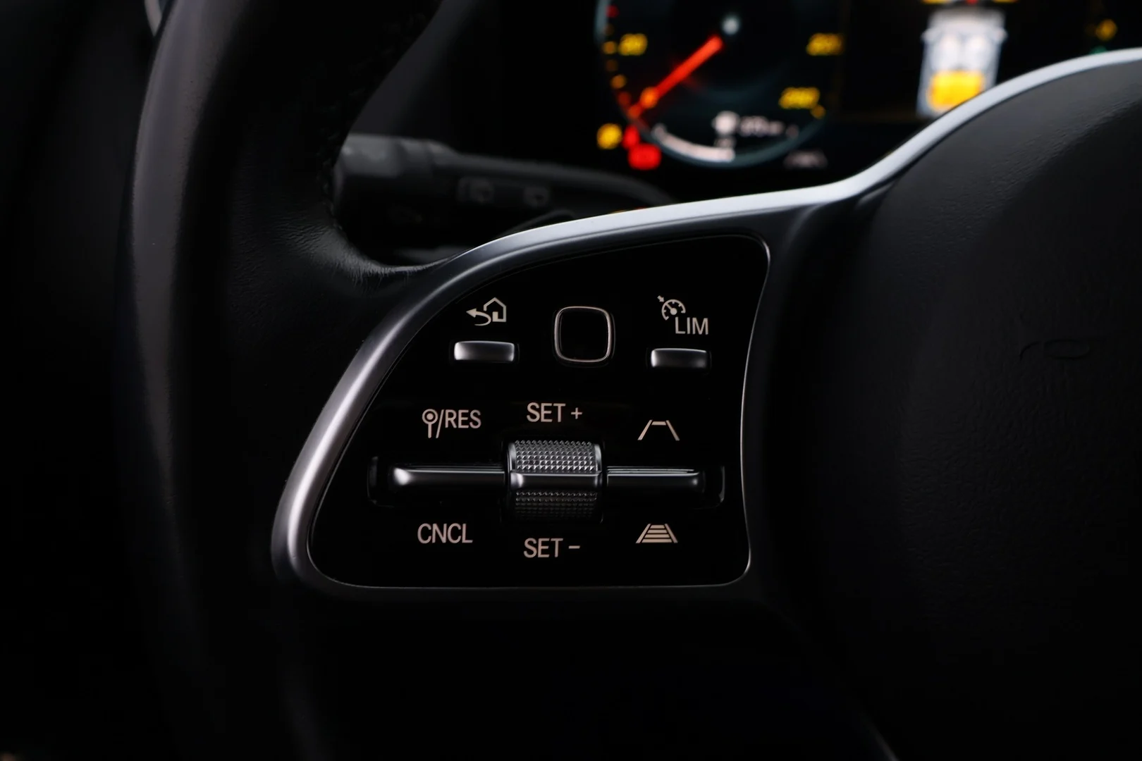 Car Image - 5x40m5MRJlmurbCC1fEay5