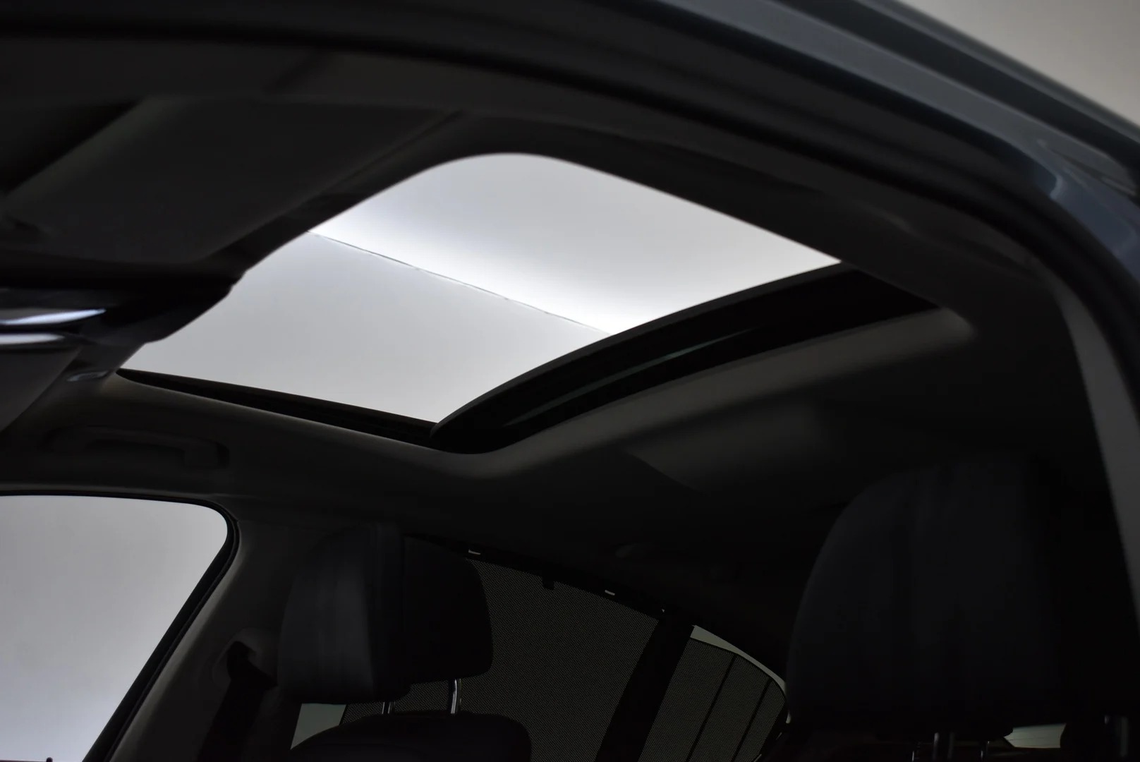Car Image - 10x7DI300gjr3XC7yxPZQn