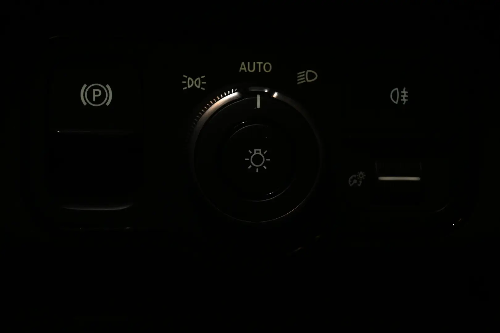 Car Image - 2yBouvQA93CBFYWhFKUwDU