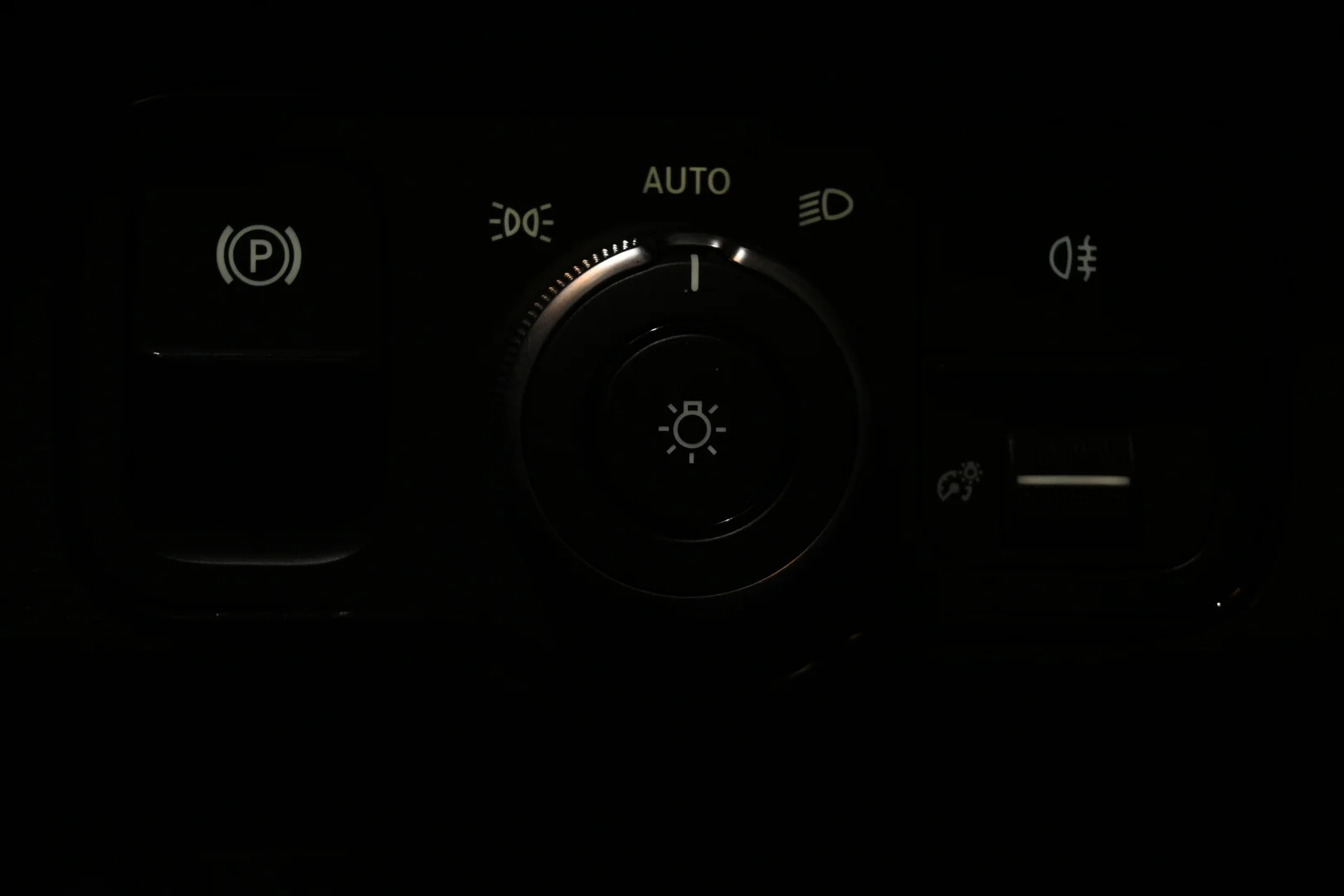 Car Image - 2yBouvQA93CBFYWhFKUwDU