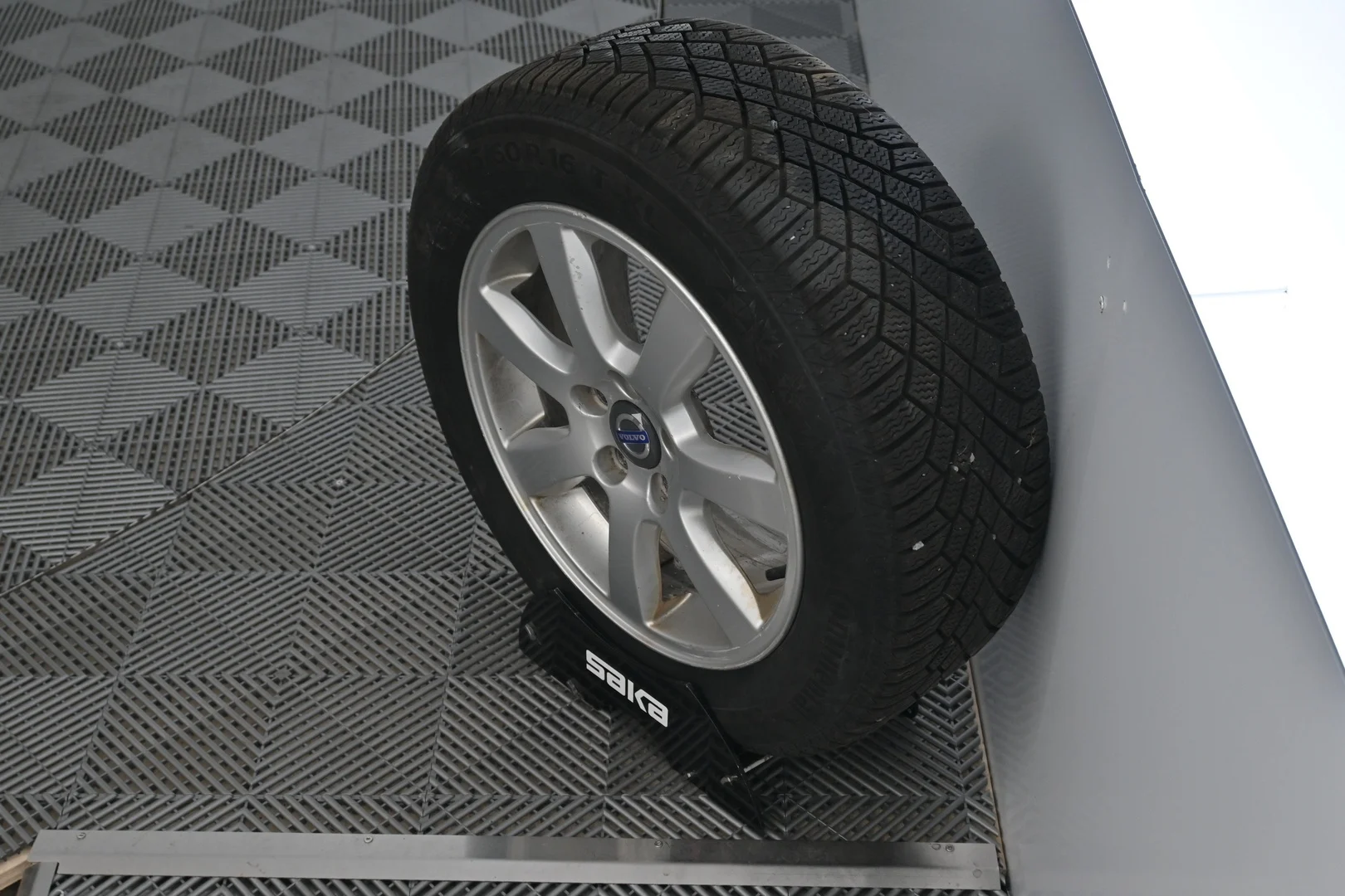 Car Image - LXFimpg26jtVZYLR9XgpQ