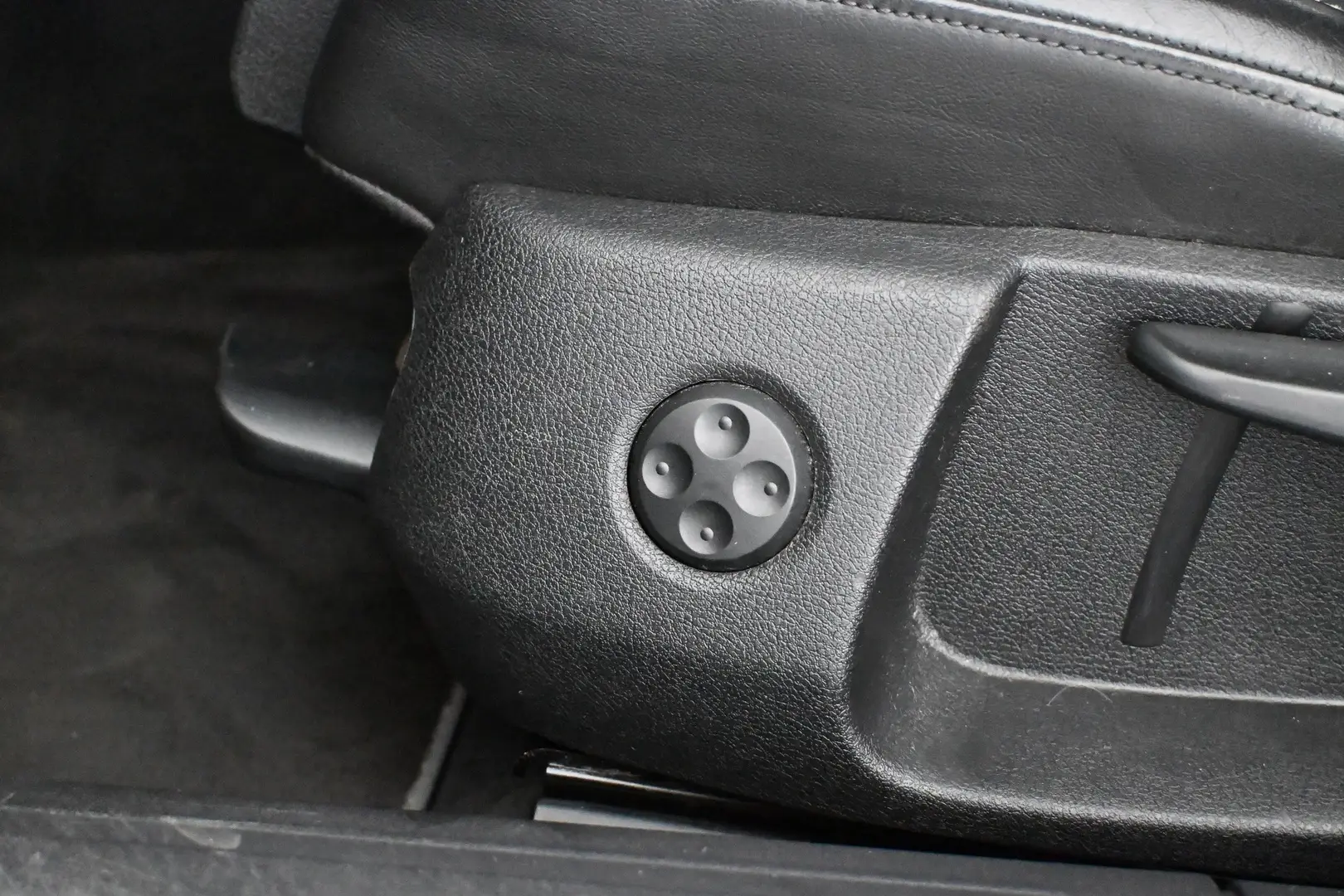 Car Image - 2zQ5M5AU9aSQ8pnoROfcgM