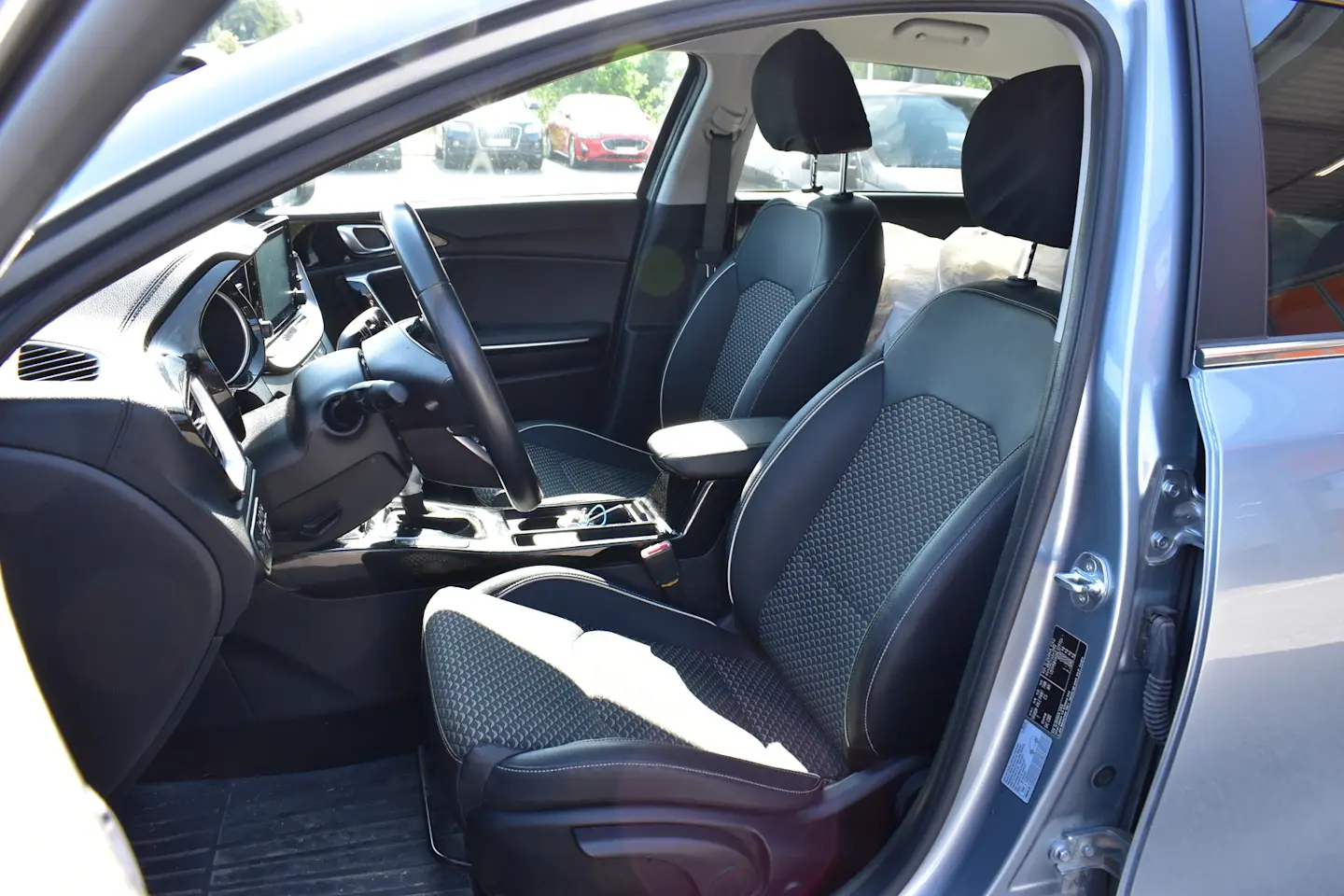 Car Image - 2v2oRc6nPDCYRqmmhJUWo8