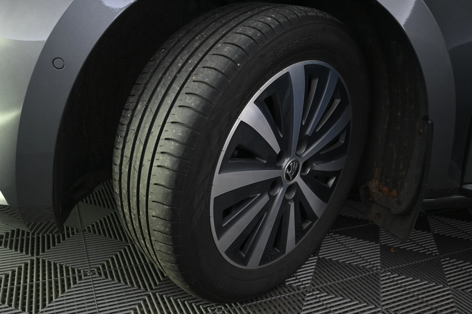 Car Image - VleohPMfyjKwJ2wKS0iys