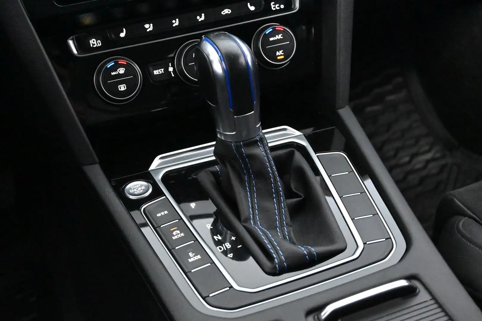 Car Image - 3Kfiu7oIfEuxYT8KgYBhAZ