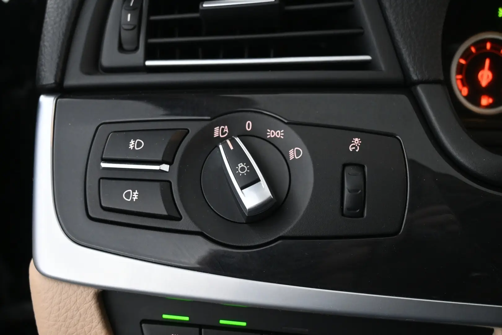 Car Image - 2QlVBRasV1XKM1xrVUv5nd