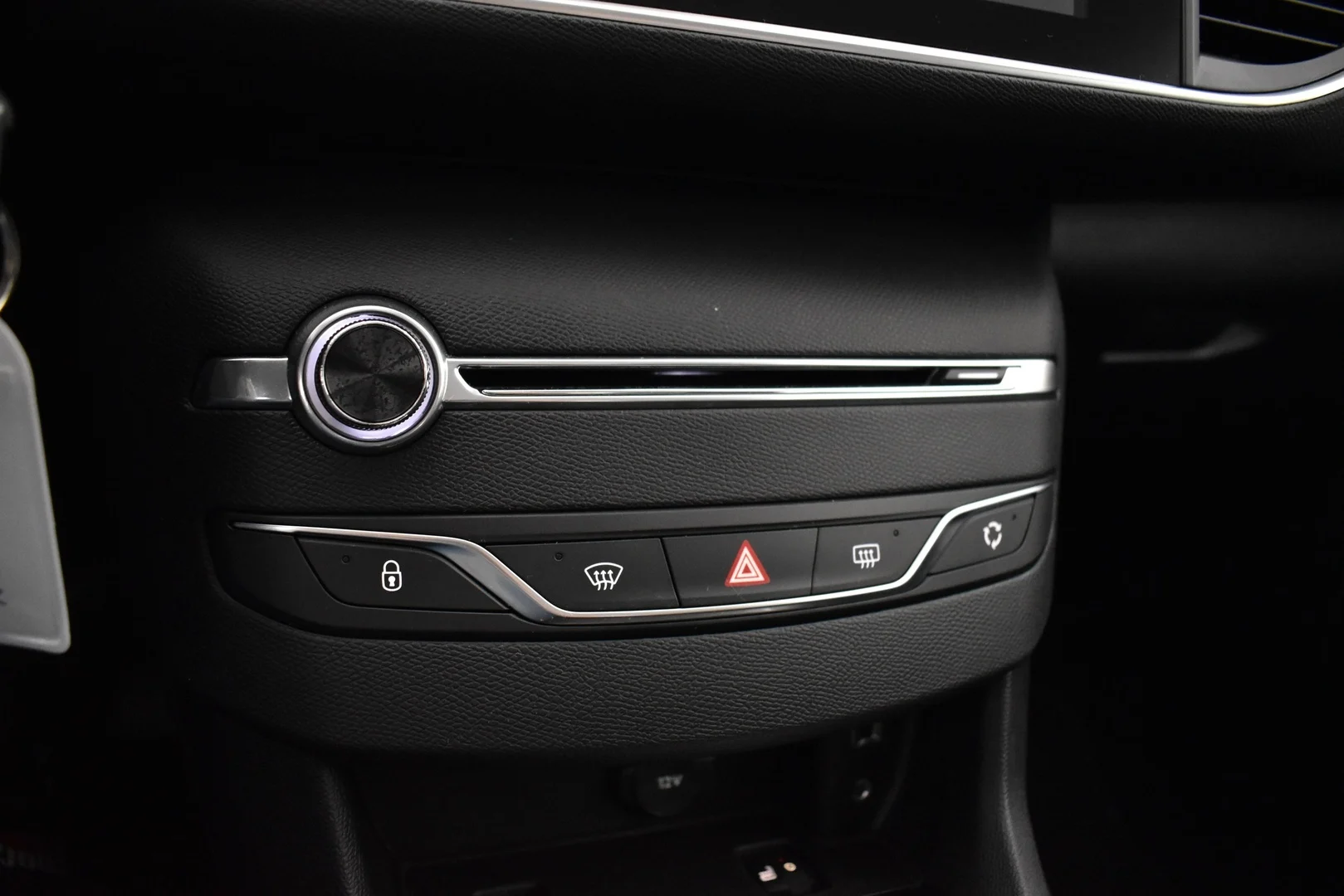 Car Image - a5h7ywSxdatalsM82Jl9p
